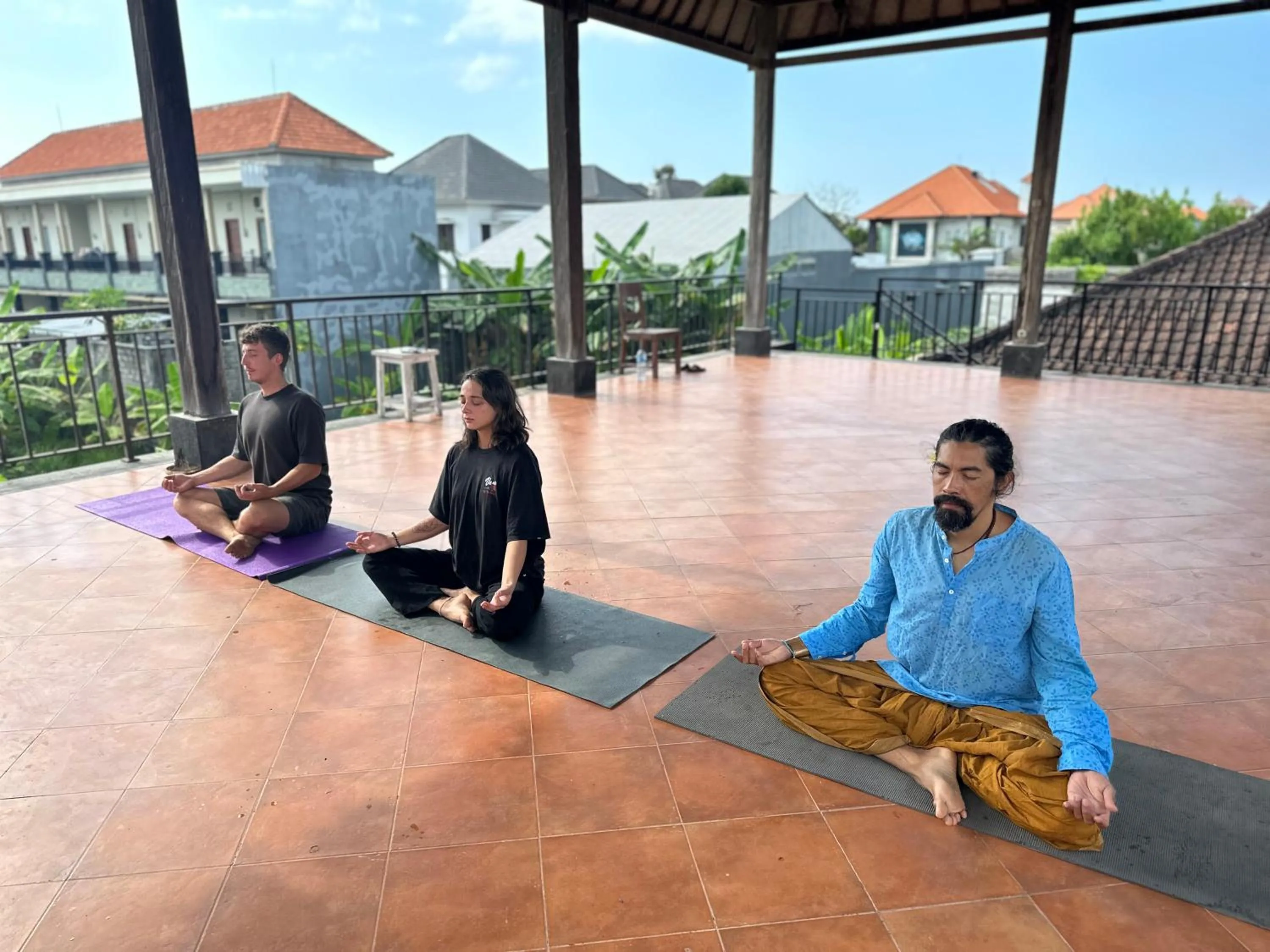 People in Diuma residence yoga meditation retreat and healing Center