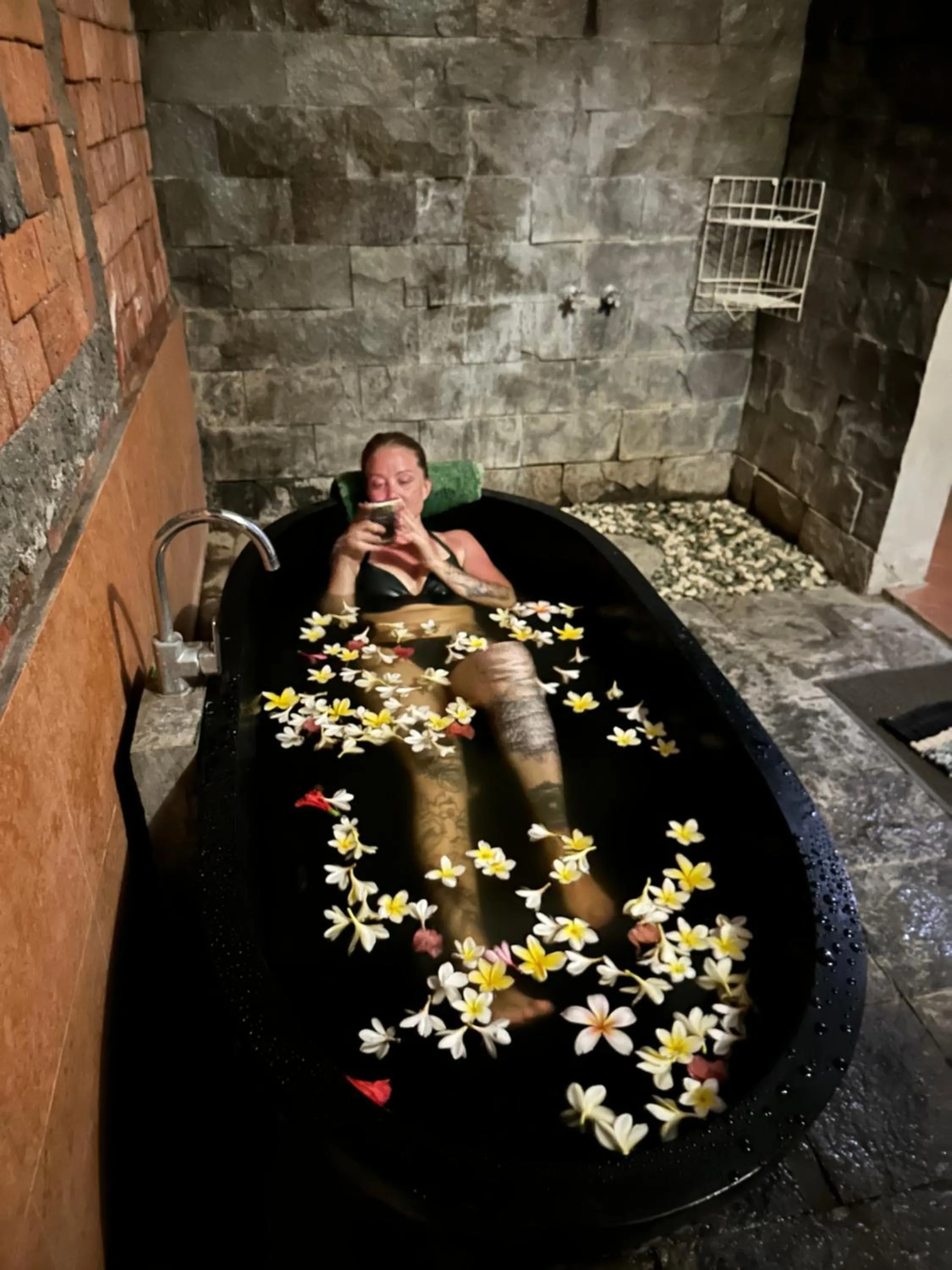 People in Diuma residence yoga meditation retreat and healing Center