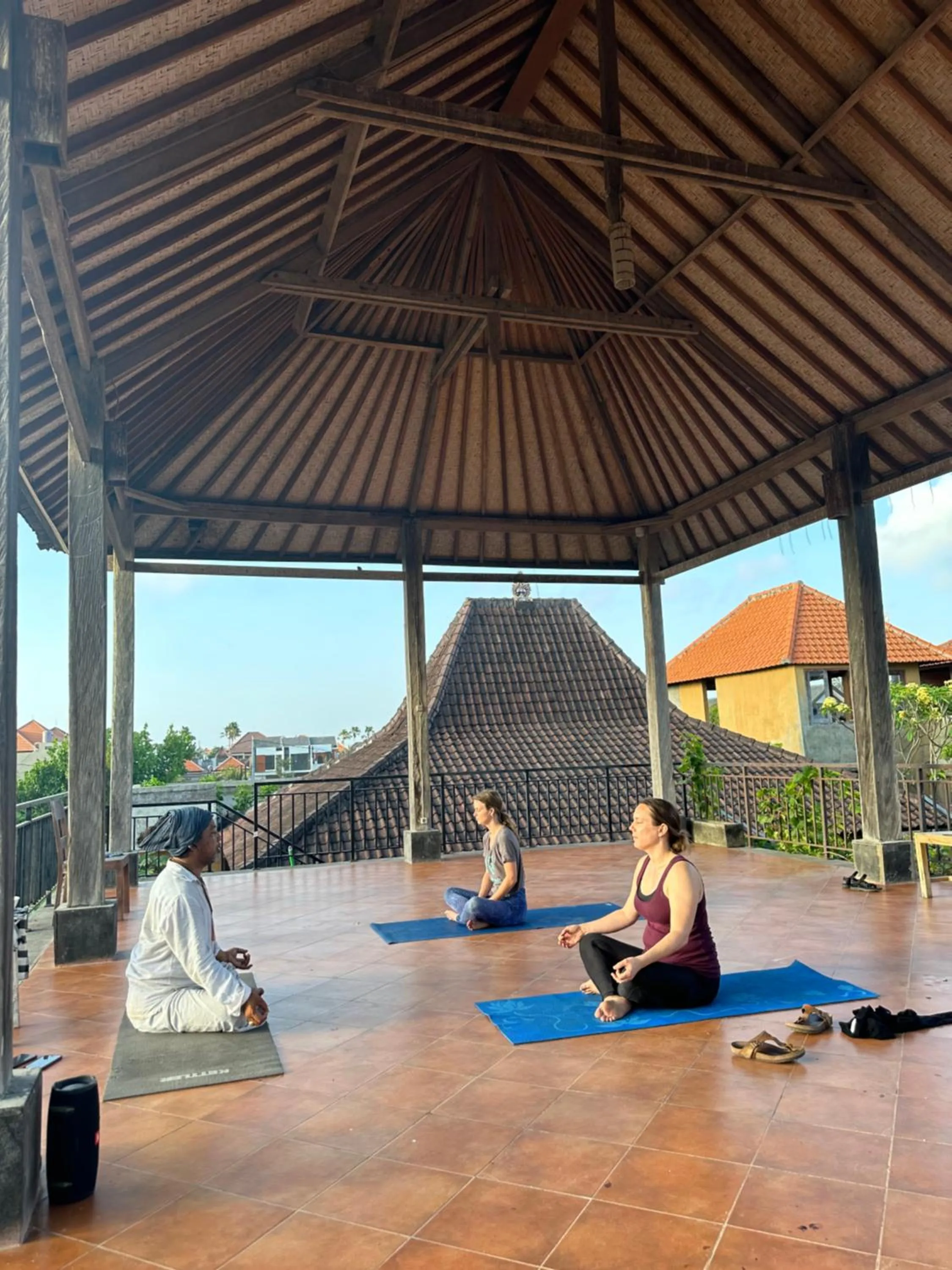 People in Diuma residence yoga meditation retreat and healing Center