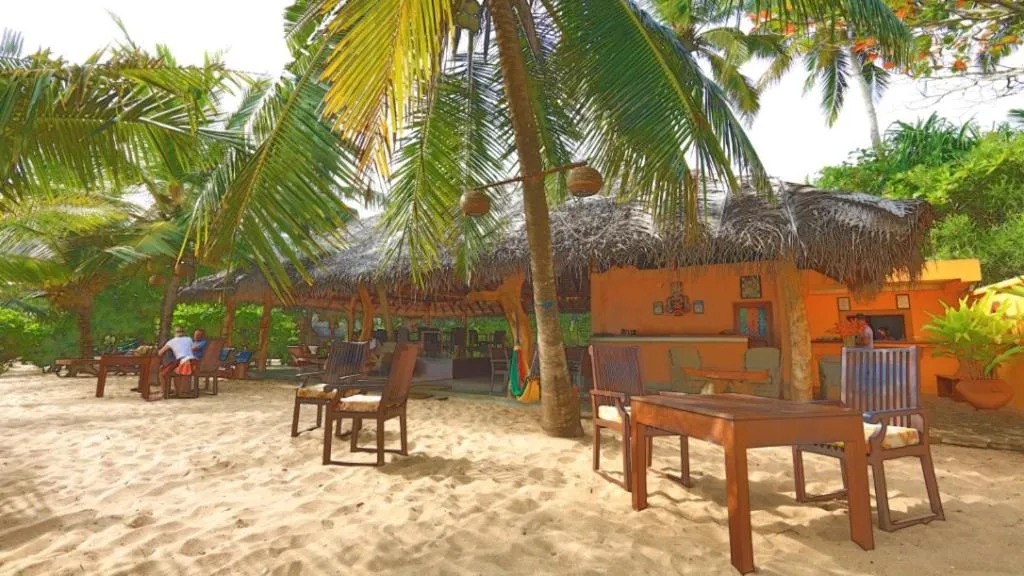 Restaurant/places to eat in Mangrove Beach Cabana