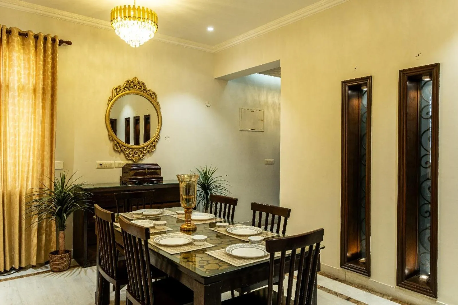 Dining area in Palm 34