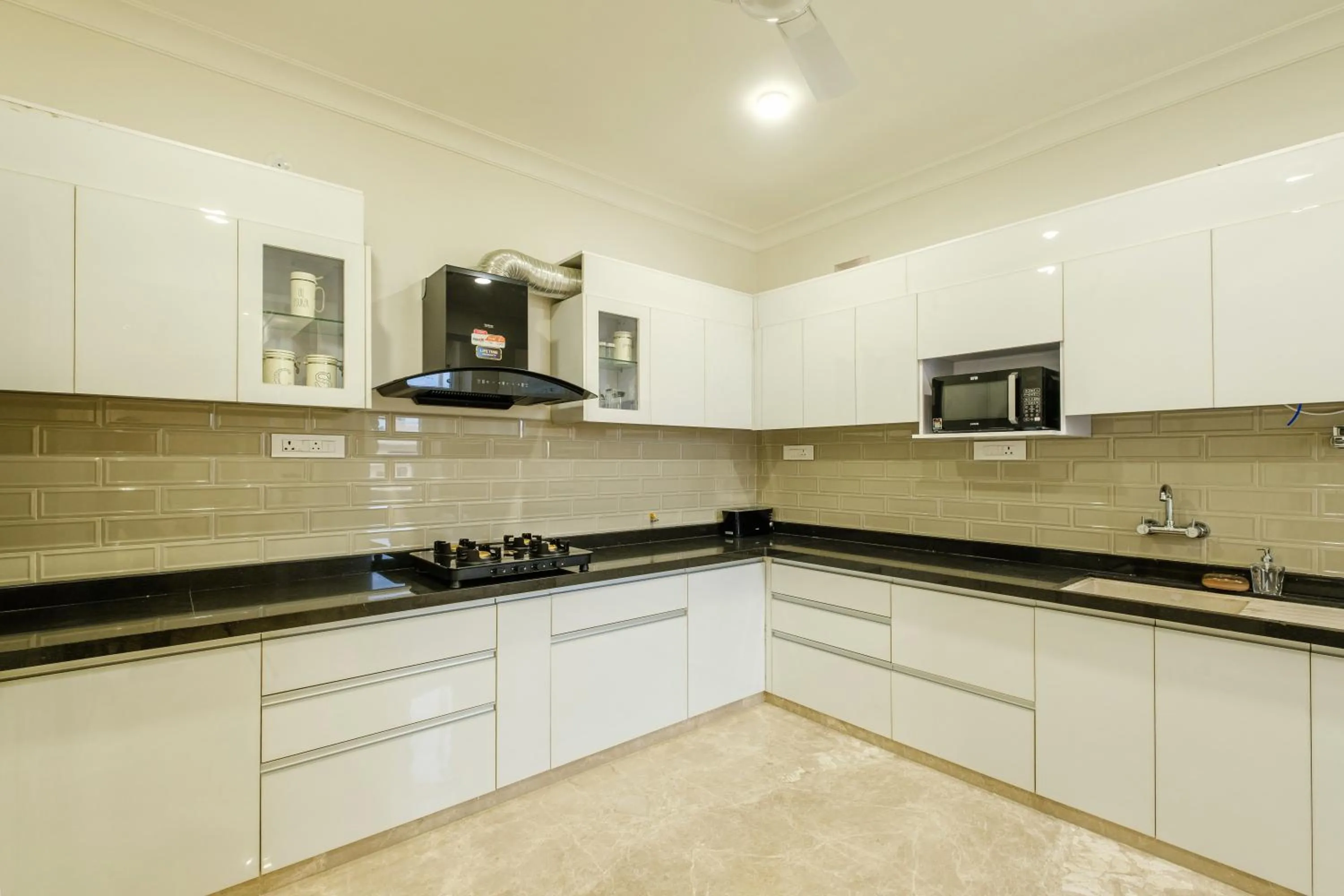 Kitchen or kitchenette in Palm 34