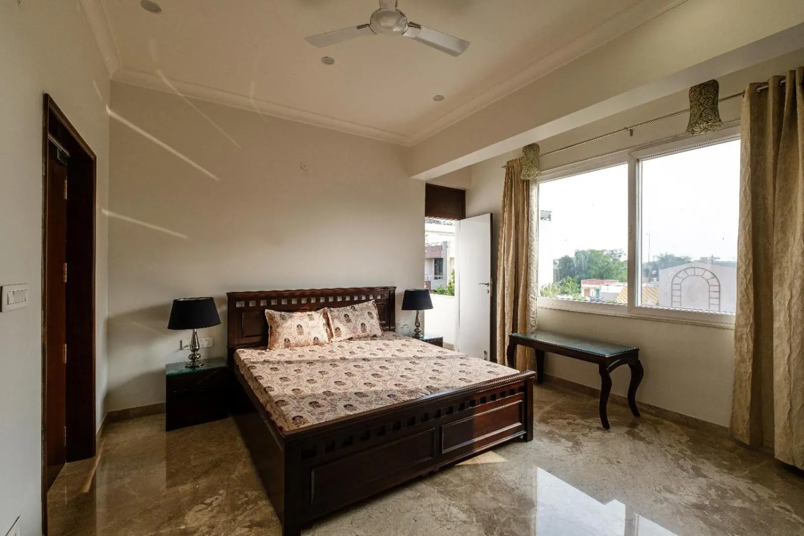 Photo of the whole room, Bed in Palm 34