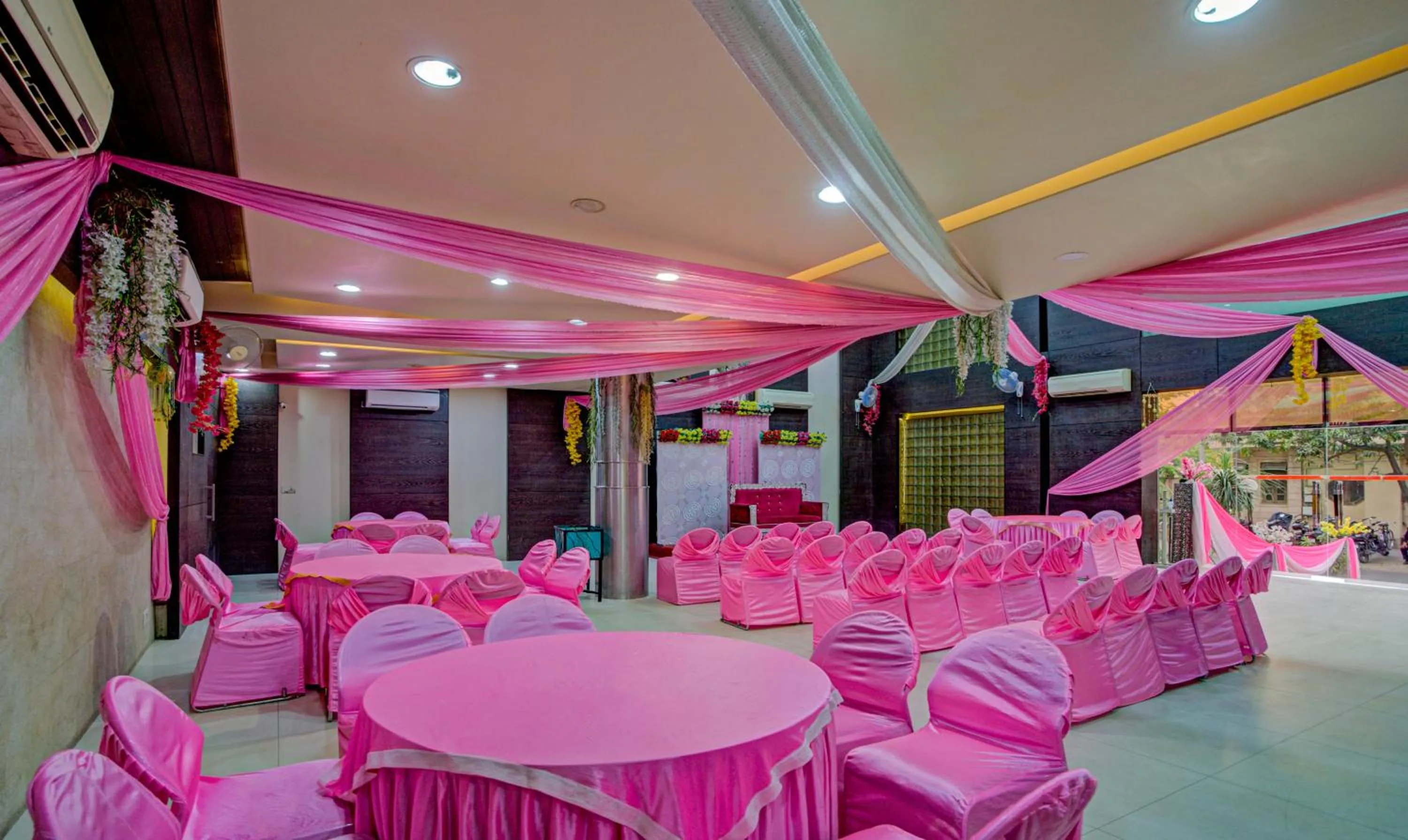 Banquet/Function facilities in Treebo Bliss