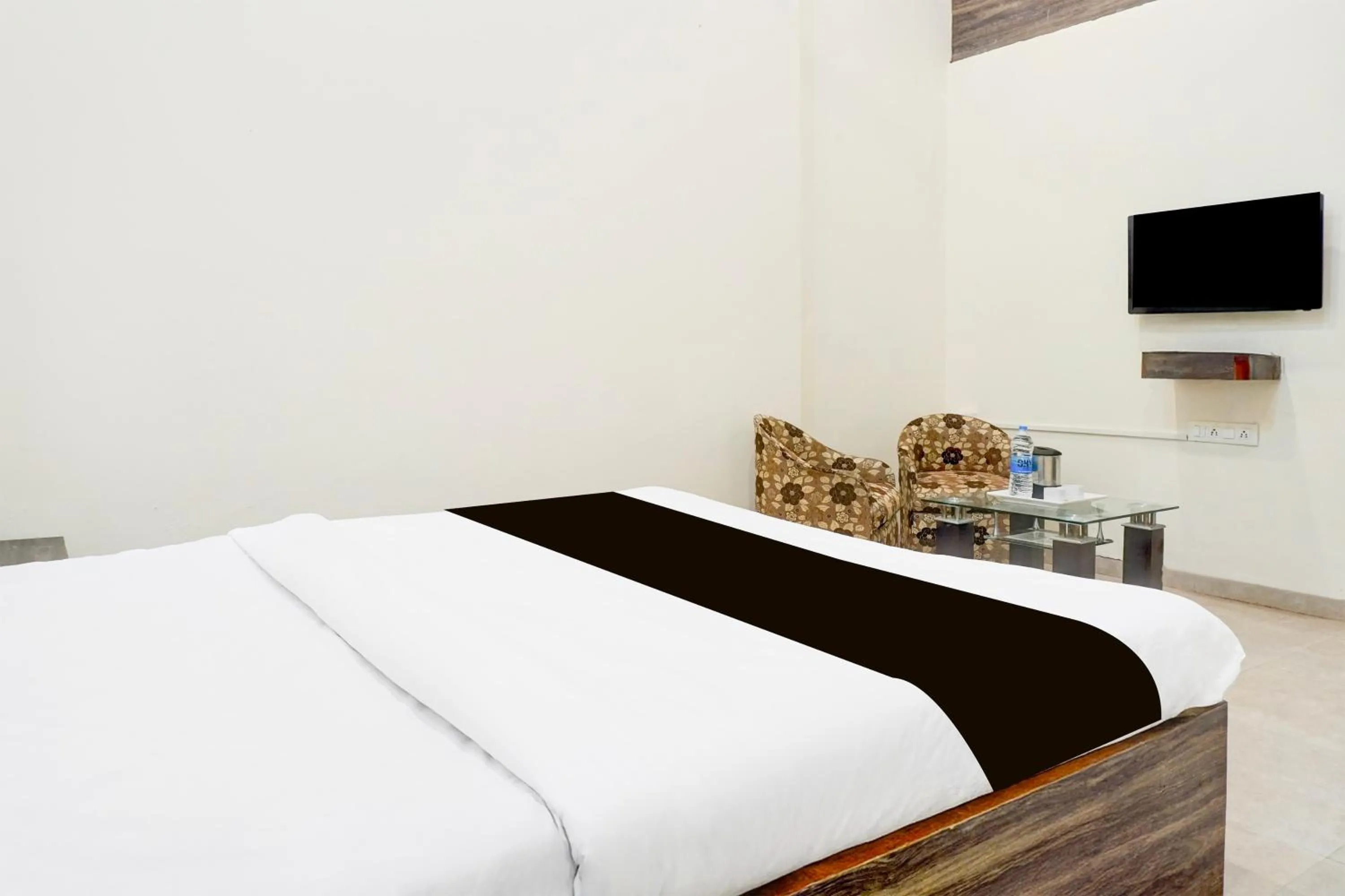 Bedroom, Bed in Hotel O Ambassador Hotel Panchgani