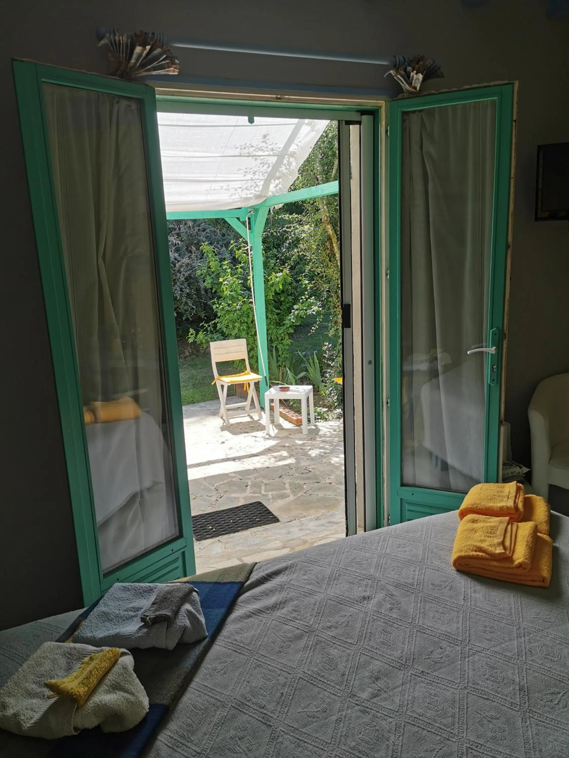 Balcony/Terrace, Bed in Les Hôtes Landes