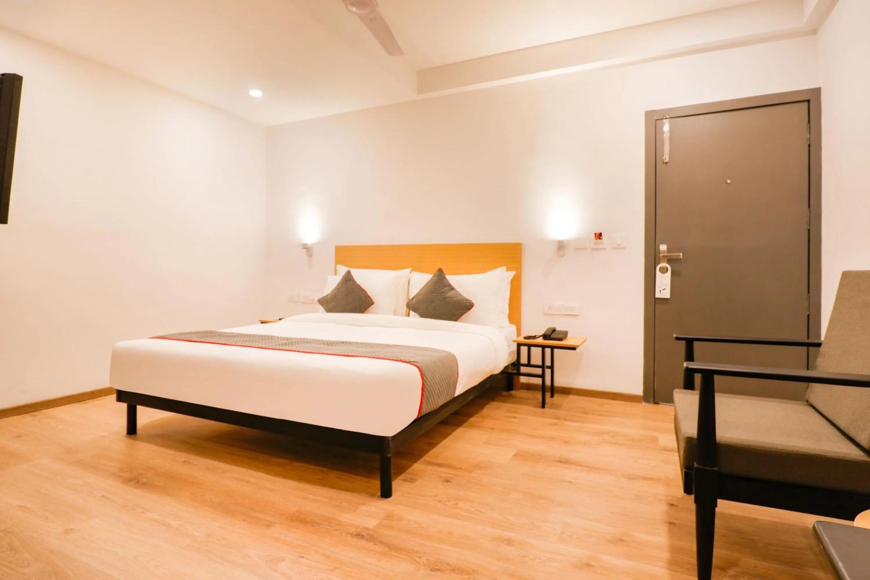 Bedroom, Bed in Townhouse South Tukoganj