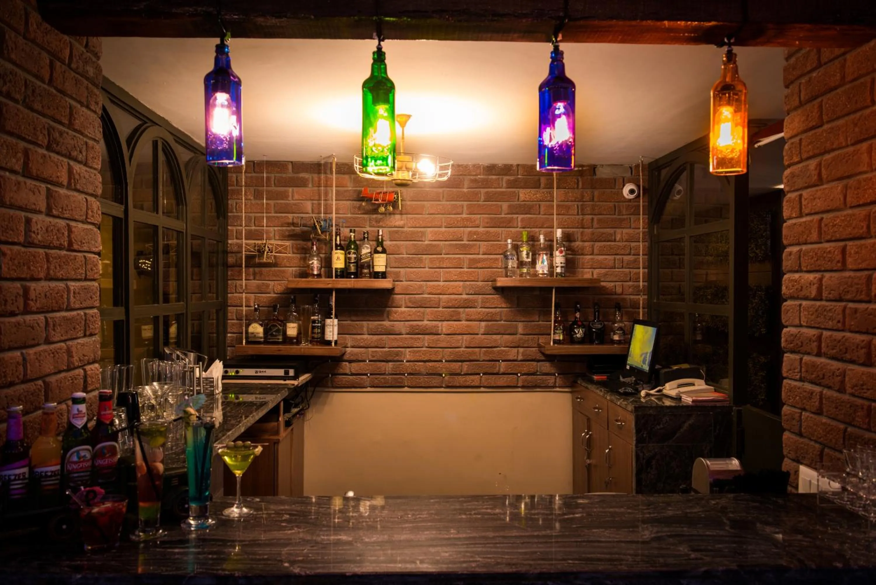 Food and drinks in Glades Hotel