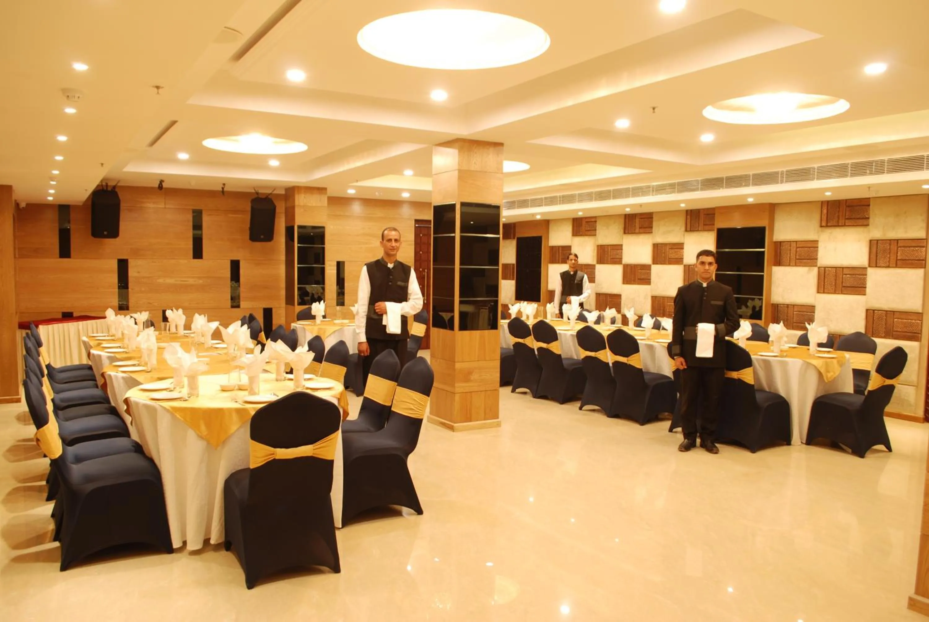 Banquet/Function facilities in Glades Hotel