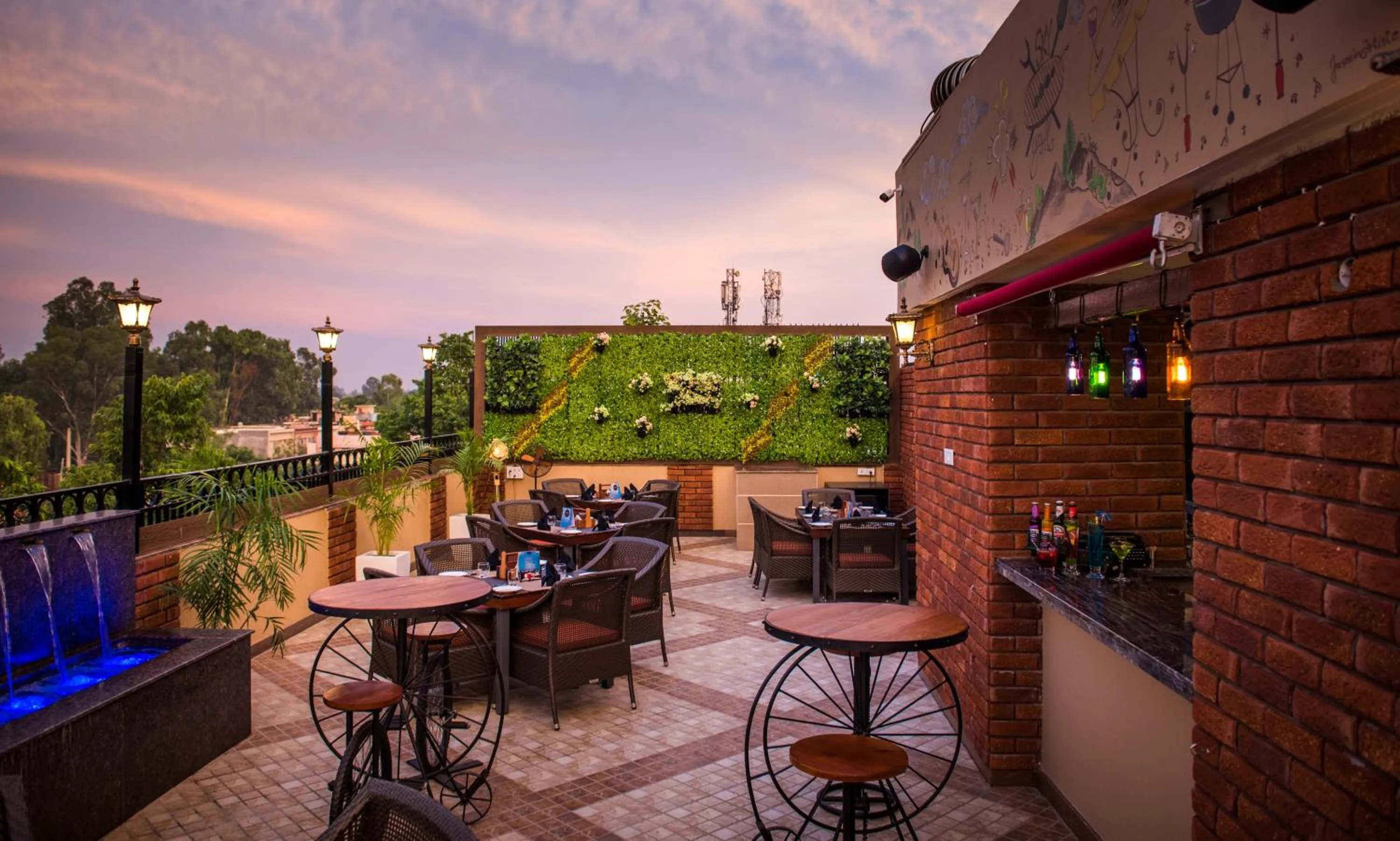 Lounge or bar in Glades Hotel