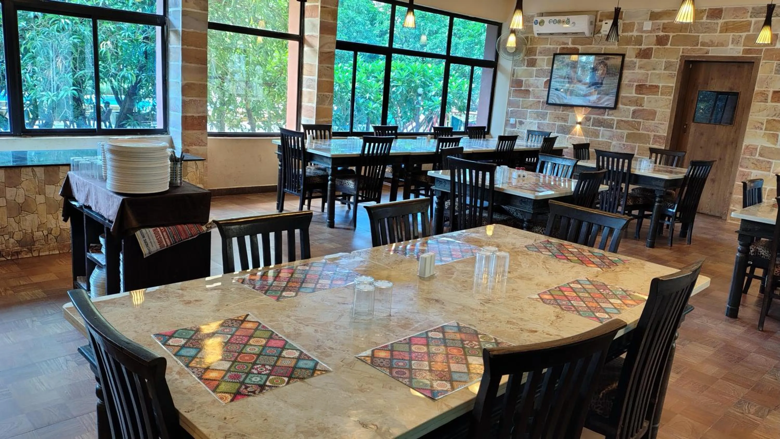 Restaurant/places to eat in Gir Lions Paw Resort with Swimming Pool