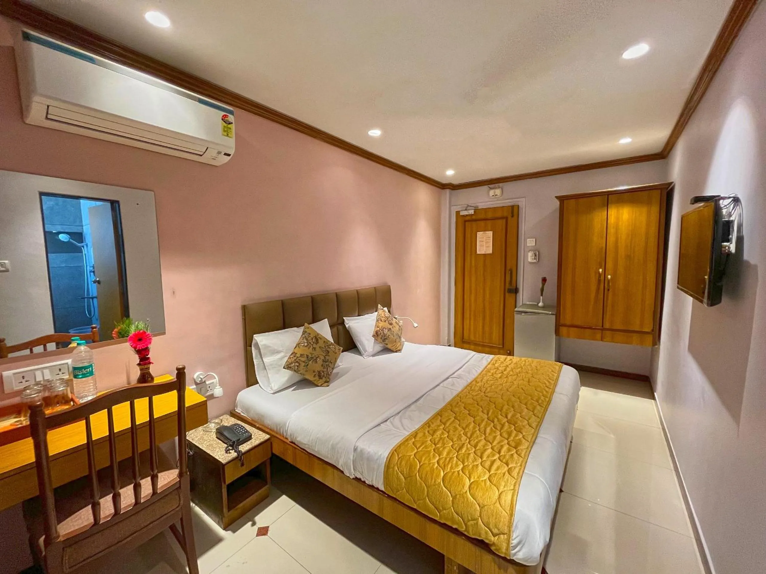 Bed in Hotel Parklane