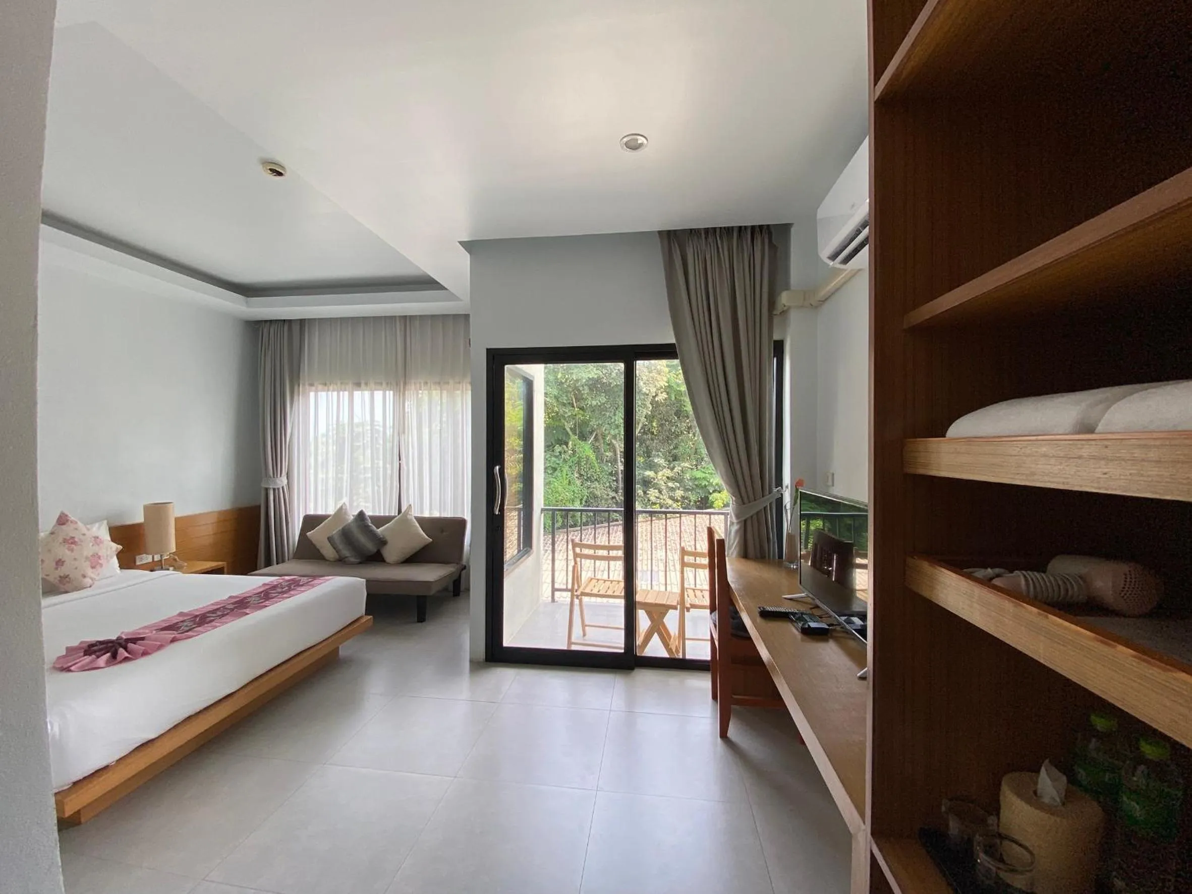 Photo of the whole room in White Sand Halal House Krabi