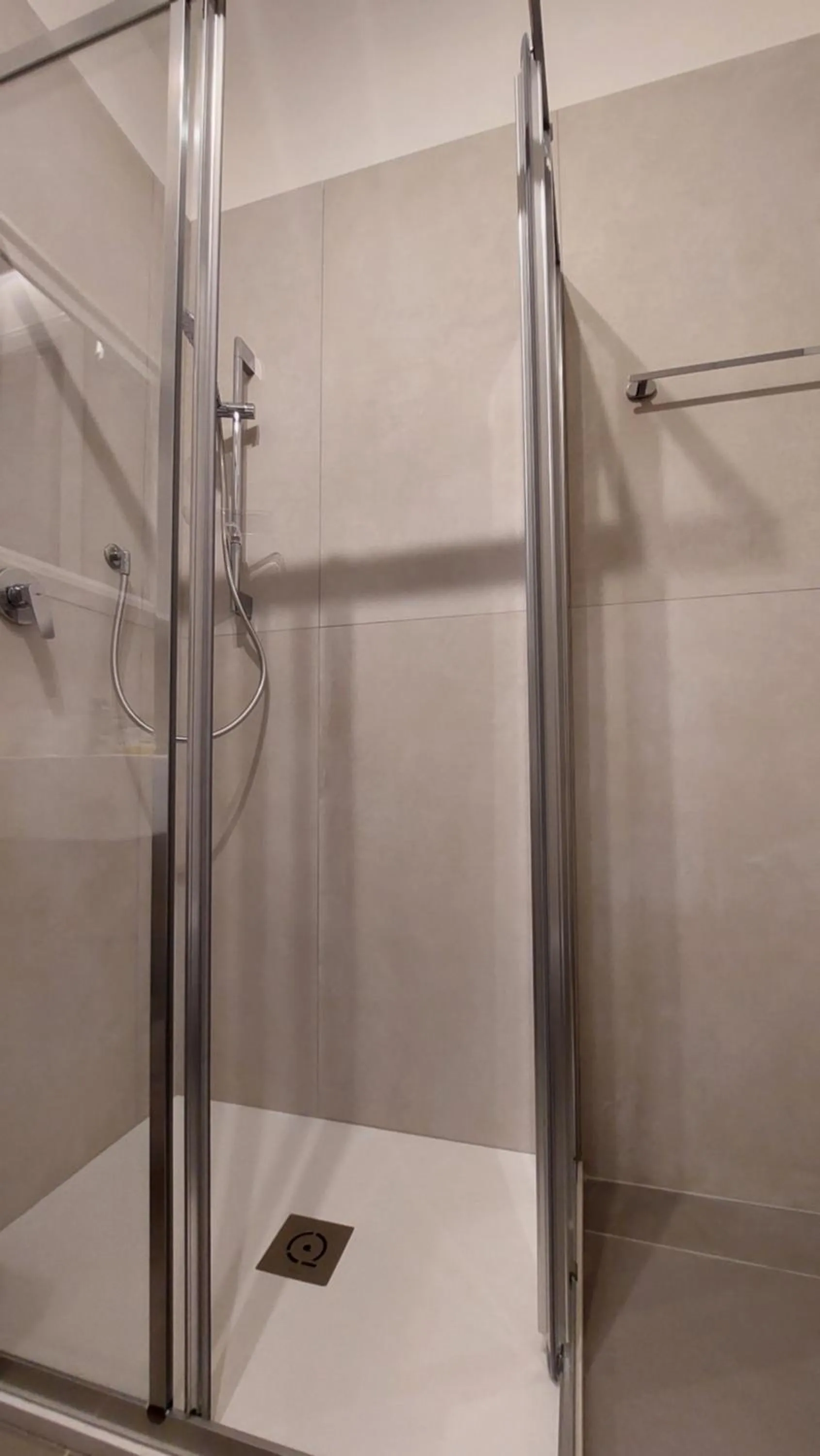 Shower in Albergo Primavera