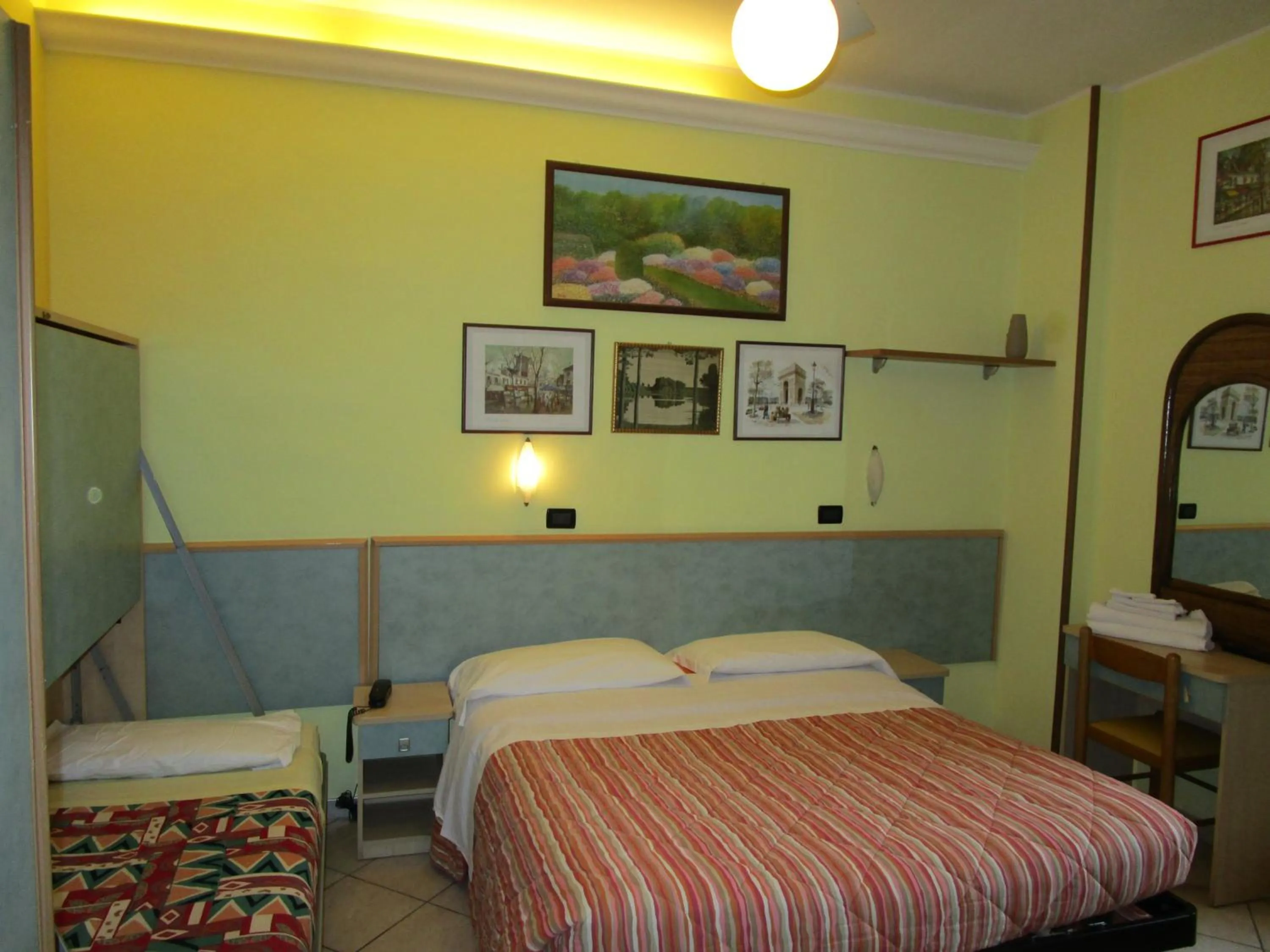Photo of the whole room, Bed in Albergo Primavera