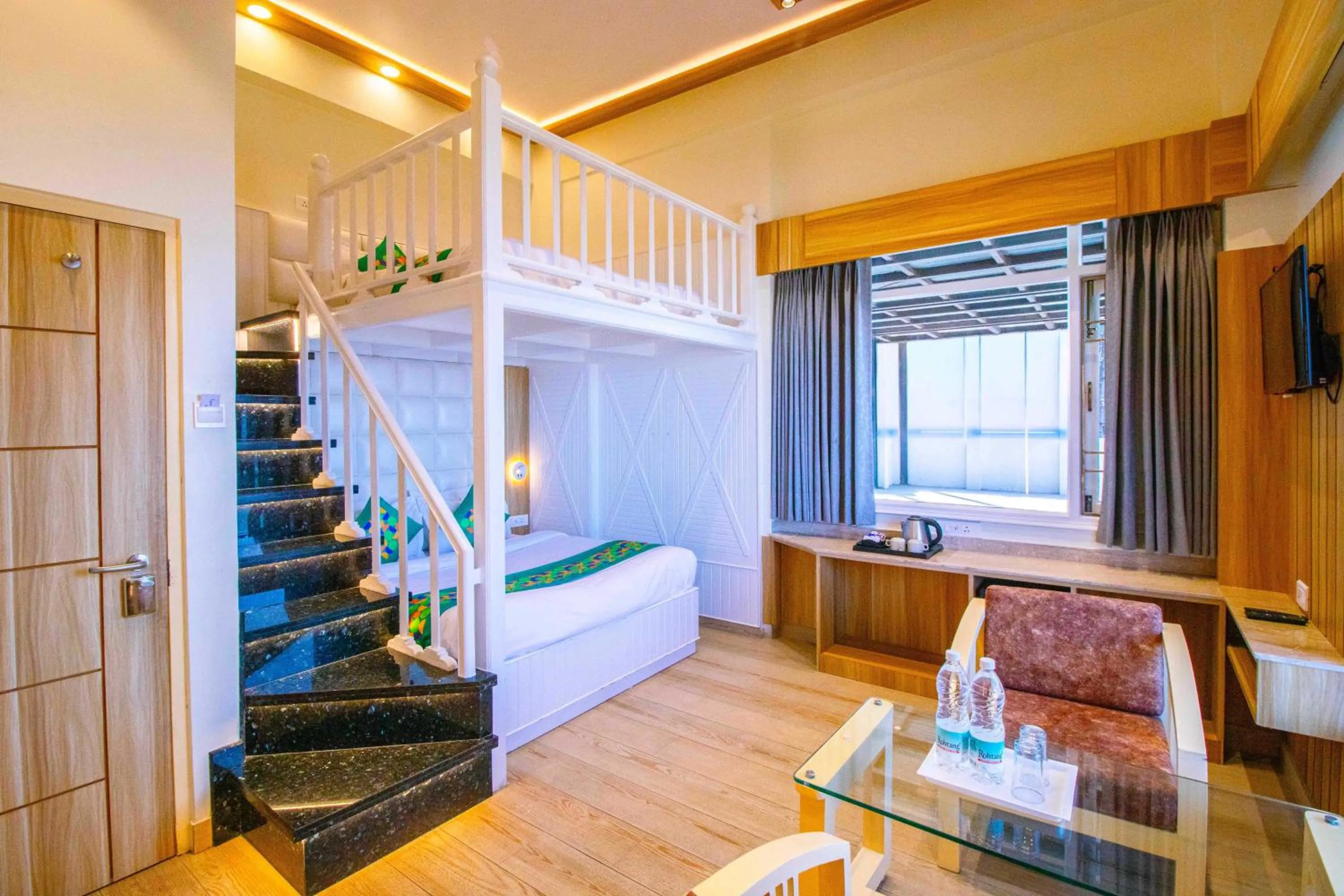 Bedroom in Treebo Varuna With Mountain View, Mall Road