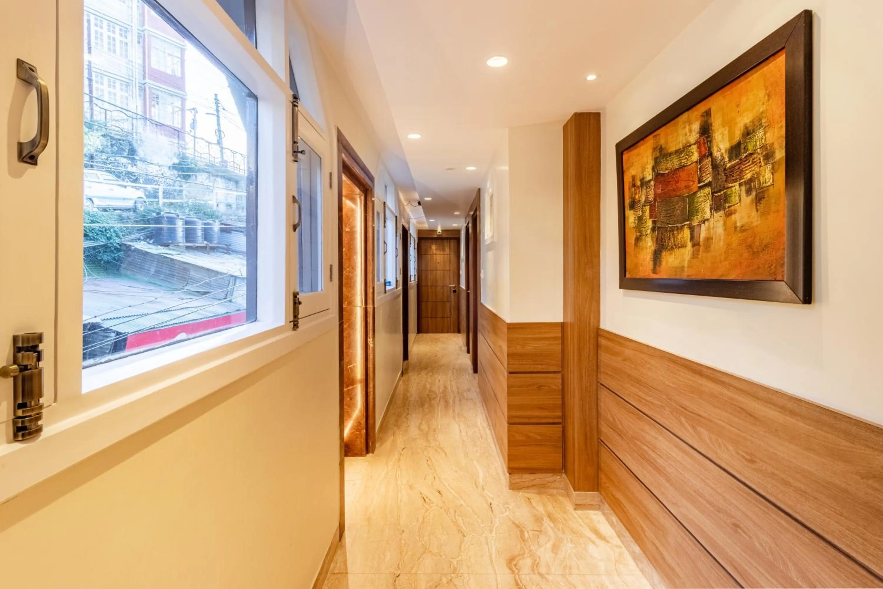 Lobby or reception in Treebo Varuna With Mountain View, Mall Road