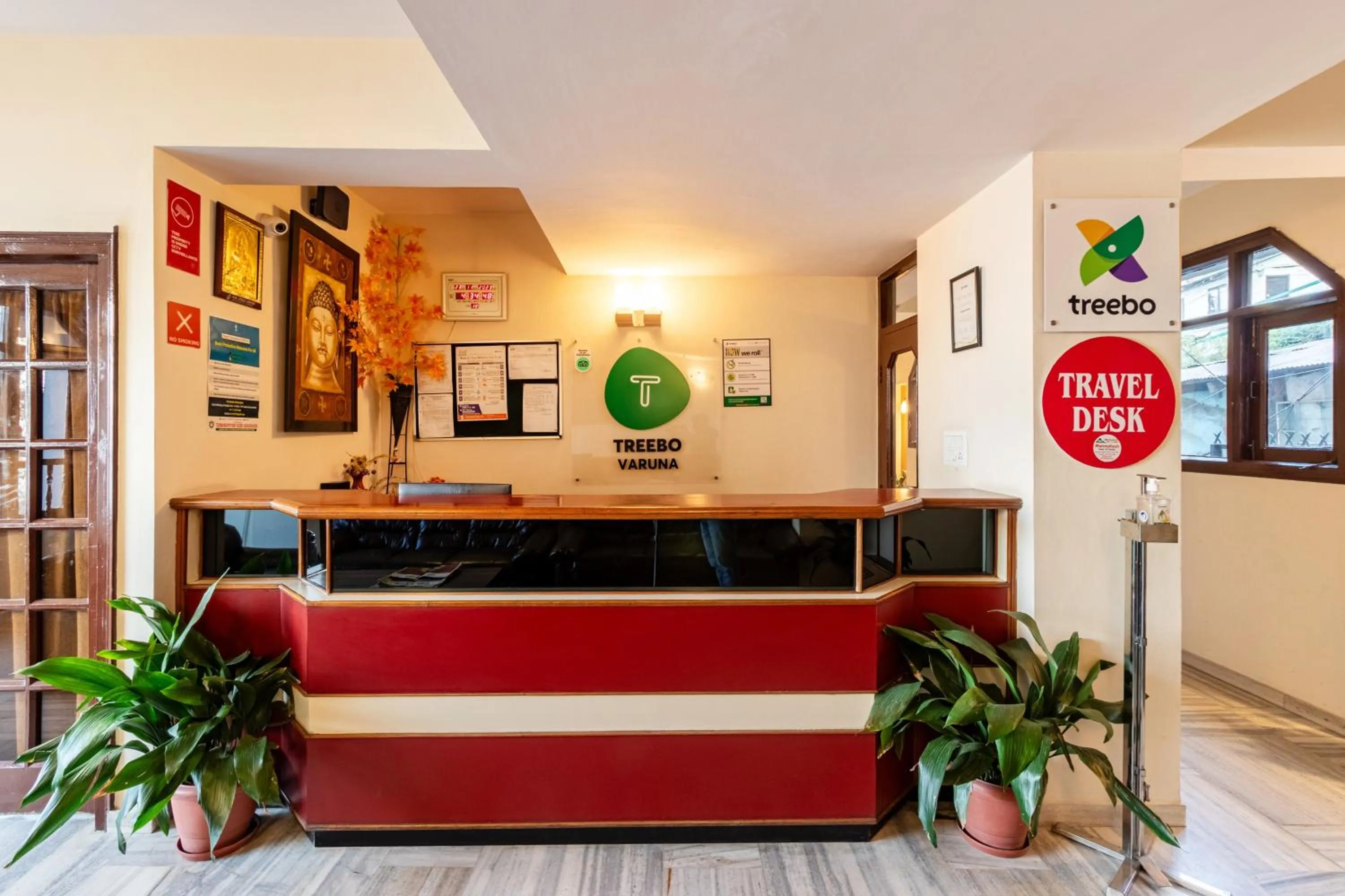 Lobby or reception in Treebo Varuna With Mountain View, Mall Road