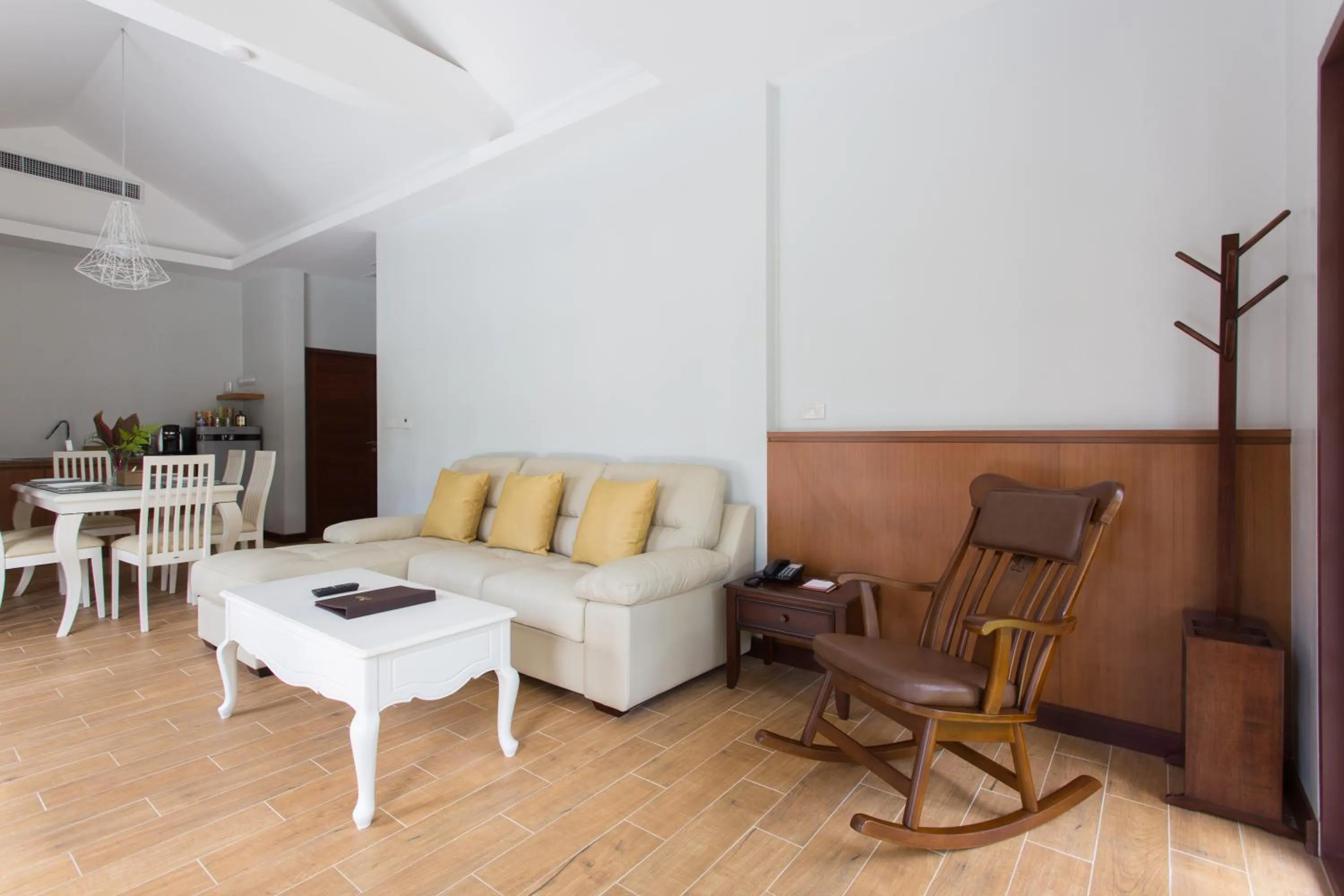 TV and multimedia in Alisea Pool Villa Aonang