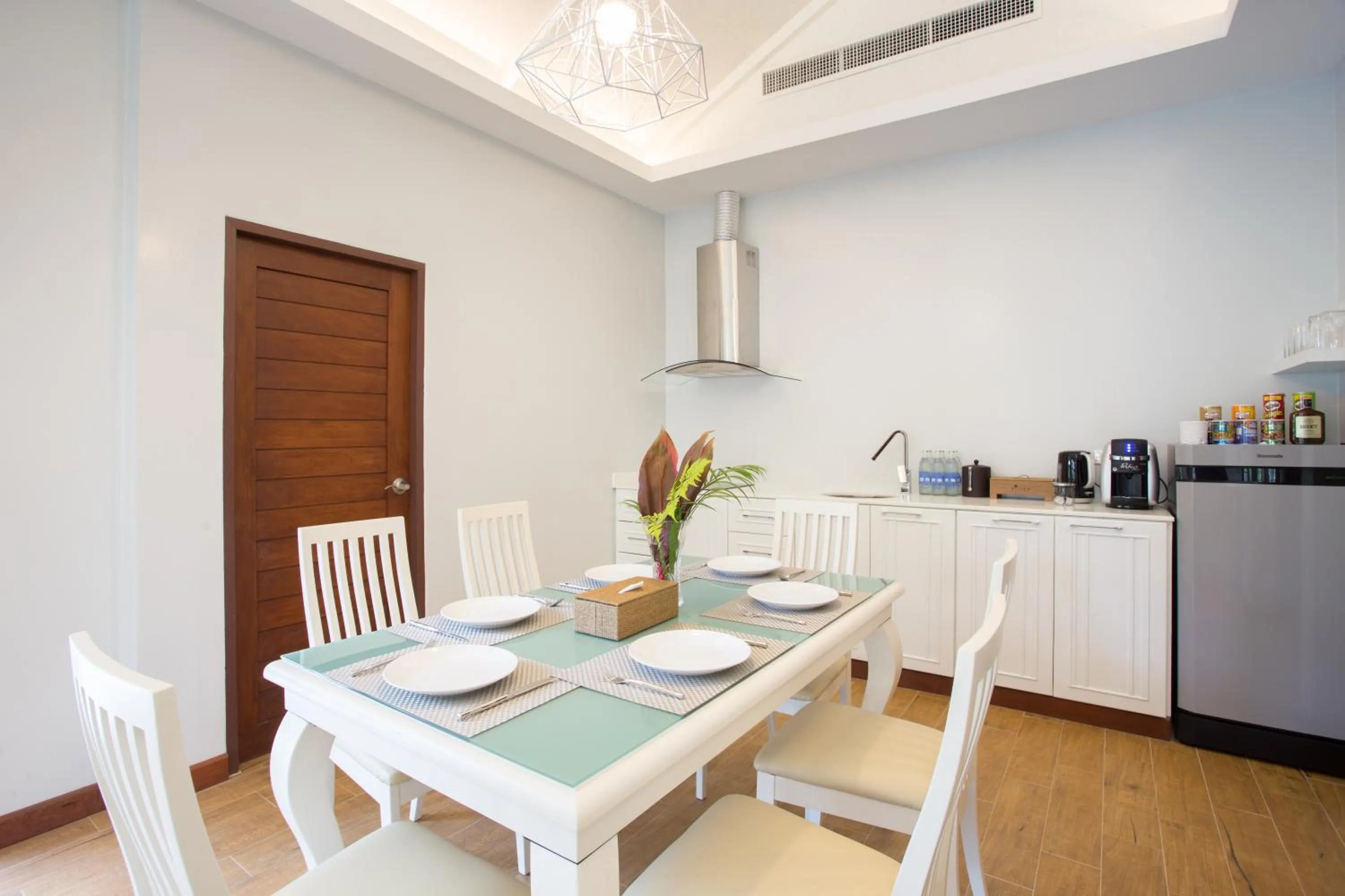 Coffee/tea facilities in Alisea Pool Villa Aonang