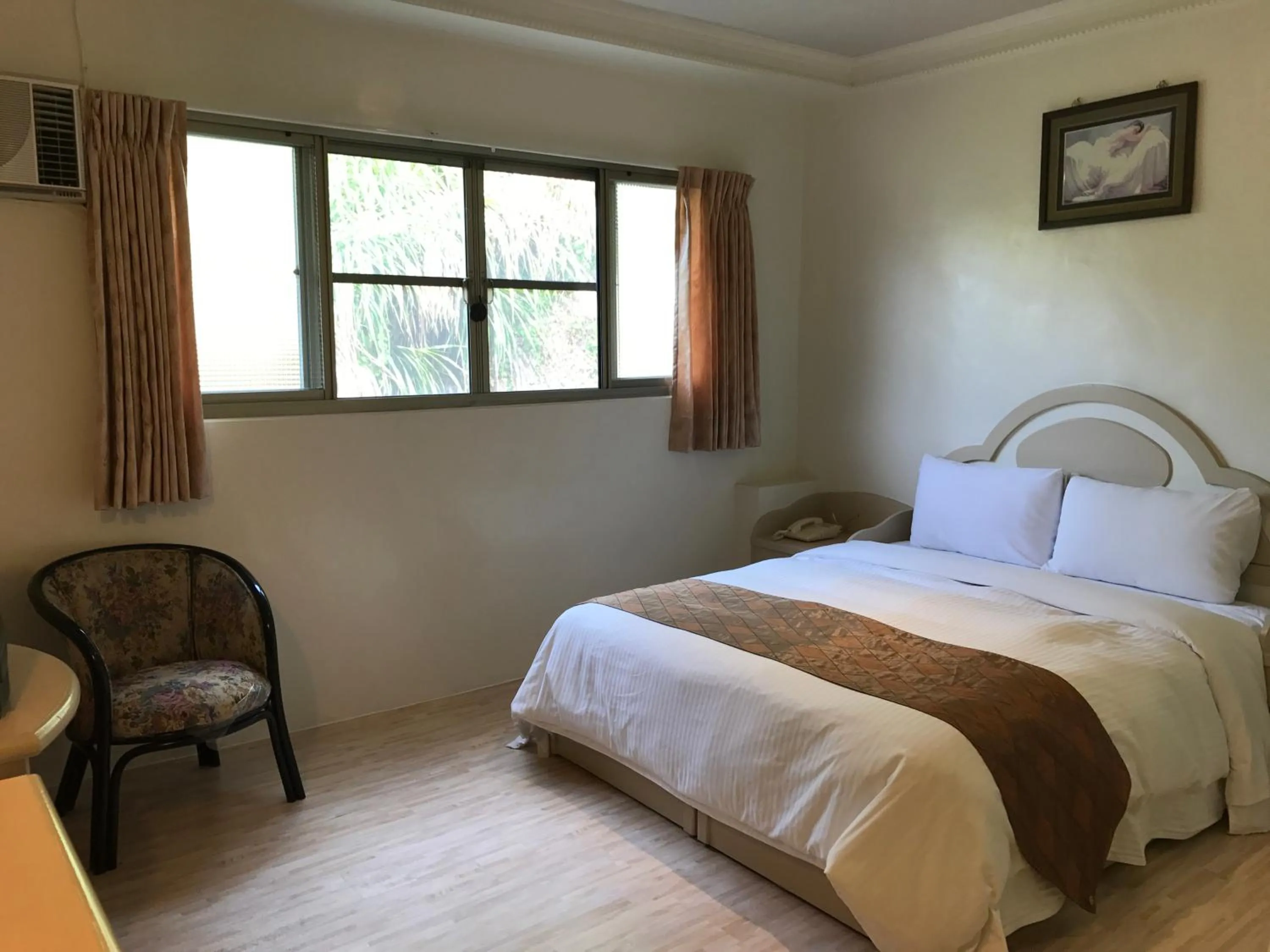 Photo of the whole room, Bed in Minren Hotel