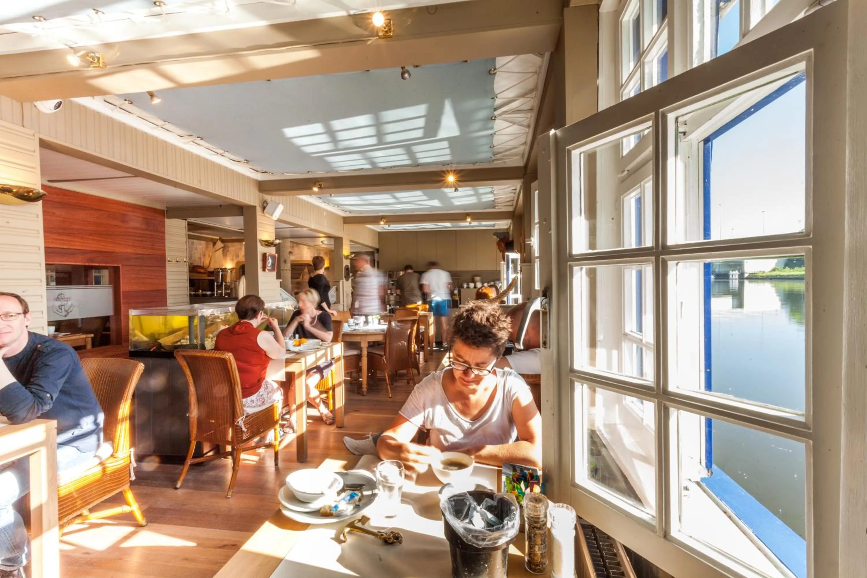 Breakfast in Boat Hotel De Barge