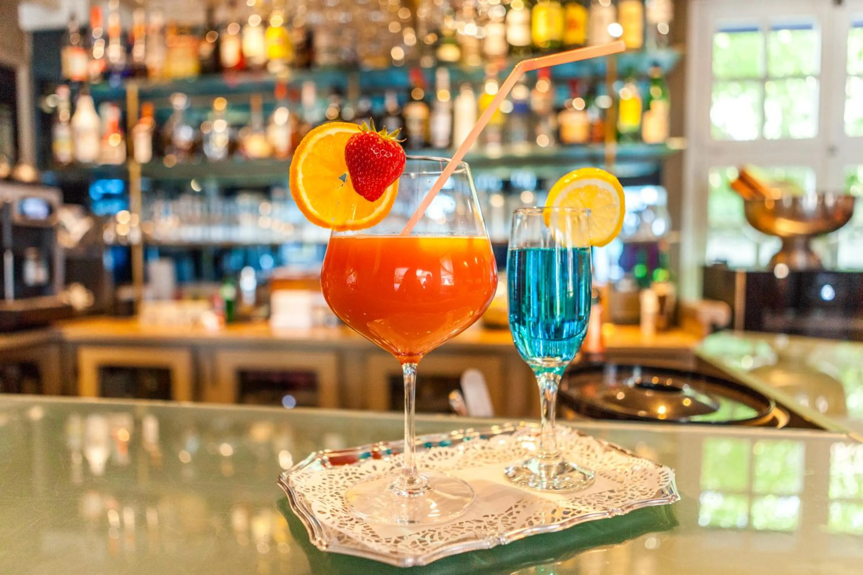 Drinks in Boat Hotel De Barge