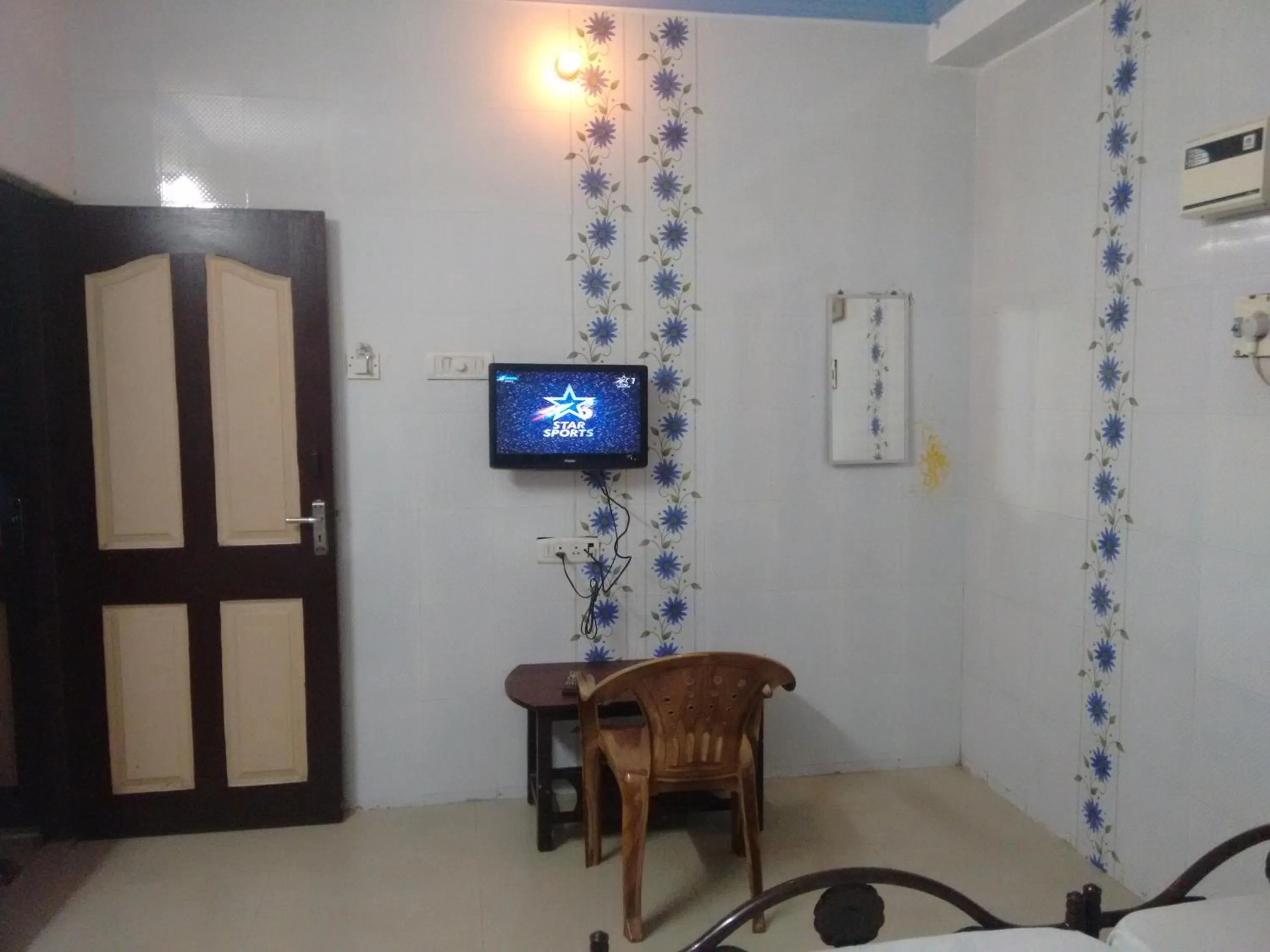 Photo of the whole room in New Regency