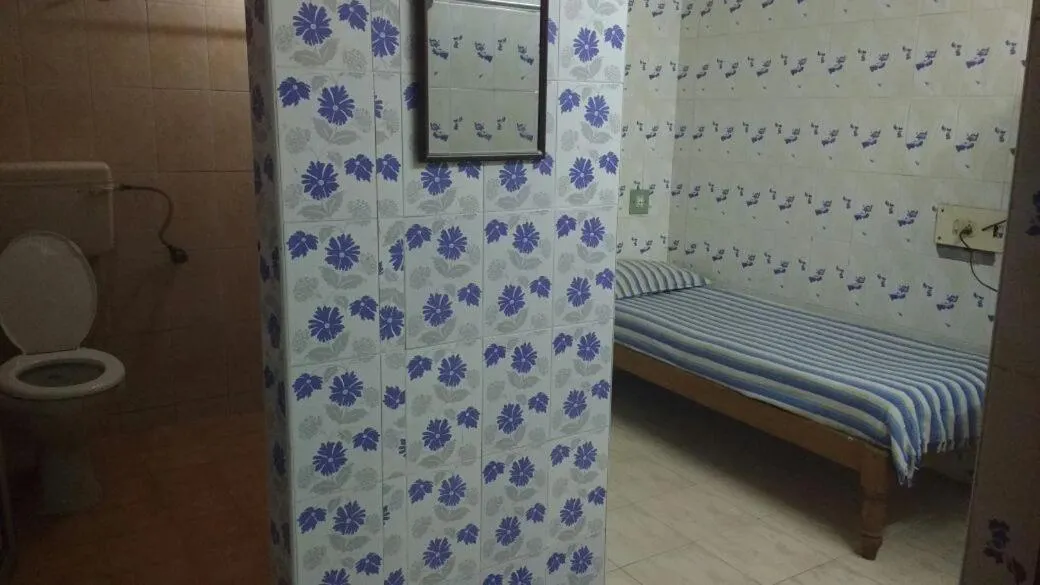 cot, Bed in New Regency