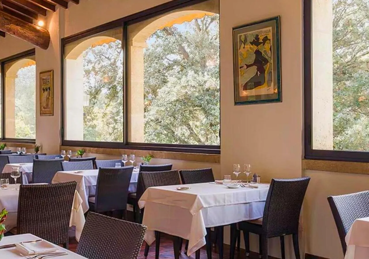 Restaurant/places to eat in Villa Borghese, The Originals Relais