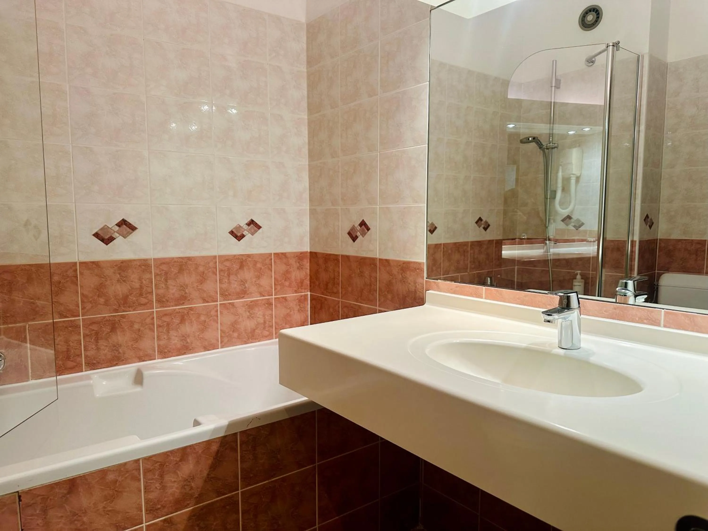 Bathroom in Villa Borghese, The Originals Relais