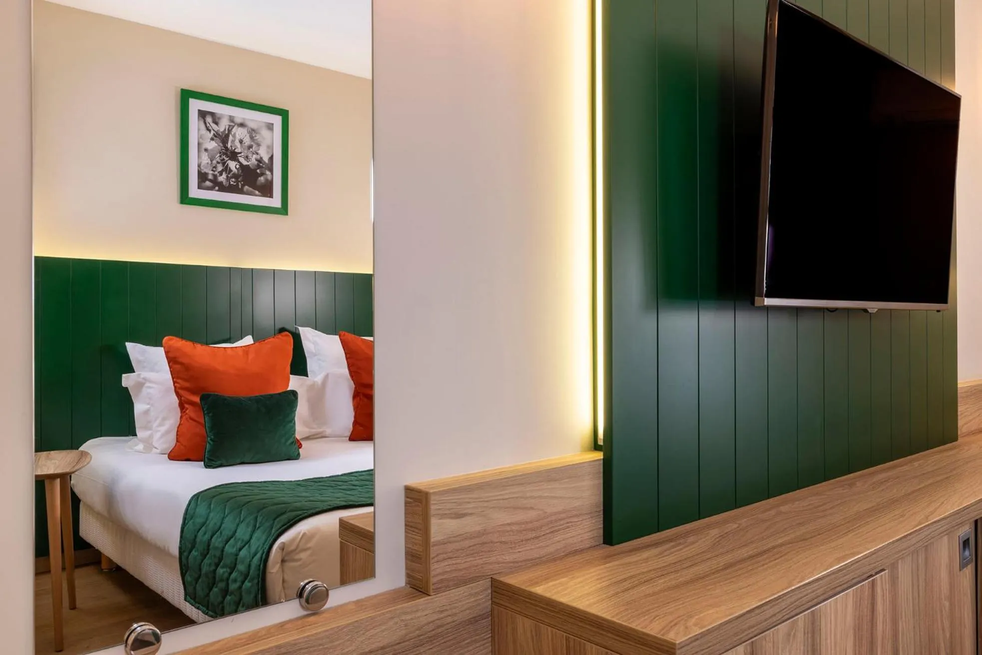 Bedroom, Bed in Hôtel & Résidence Lou Paradou Gréoux Les Bains