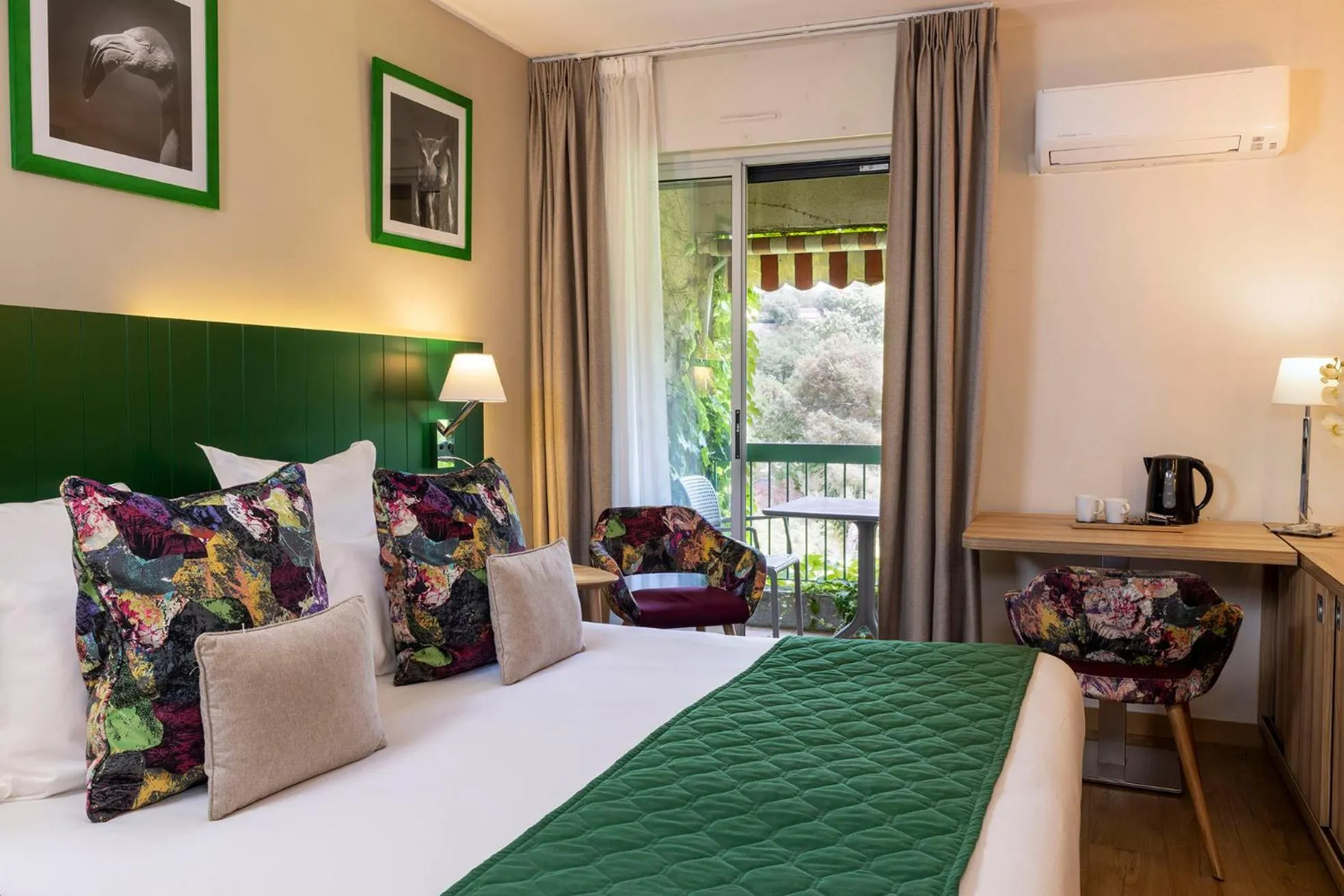 Bedroom, Bed in Hôtel & Résidence Lou Paradou Gréoux Les Bains