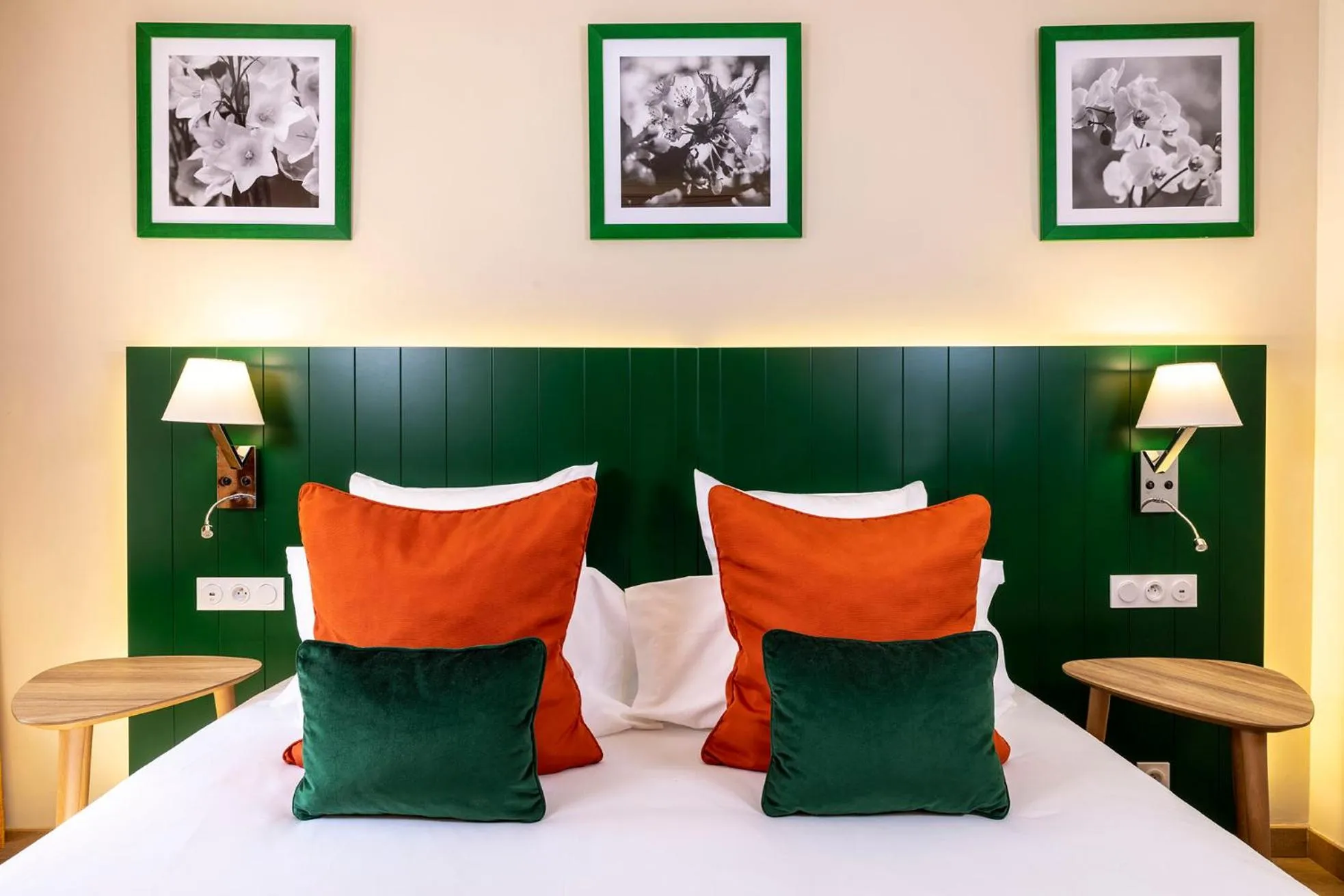 Bedroom, Bed in Hôtel & Résidence Lou Paradou Gréoux Les Bains