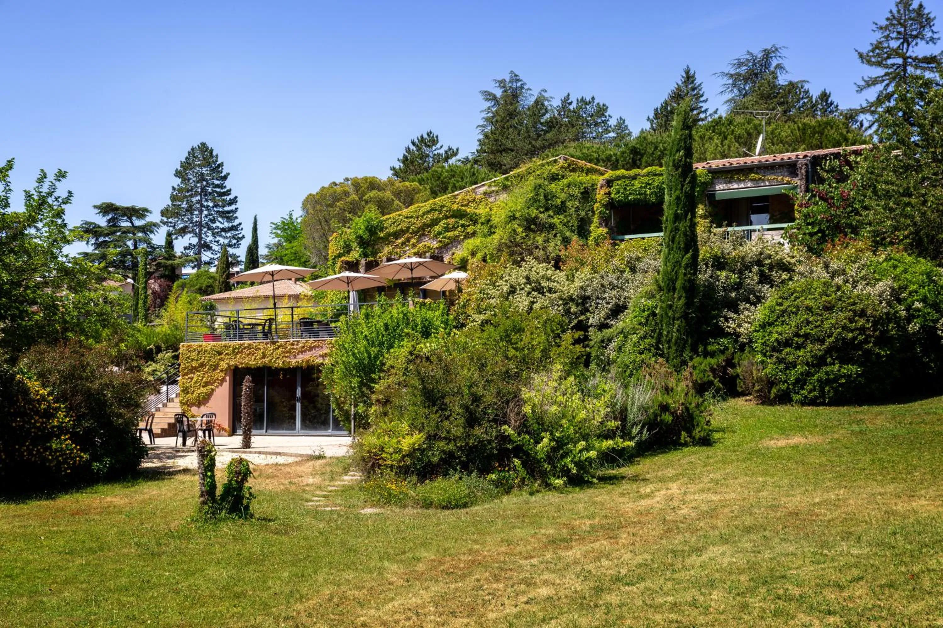 Property building in Hôtel & Résidence Lou Paradou Gréoux Les Bains