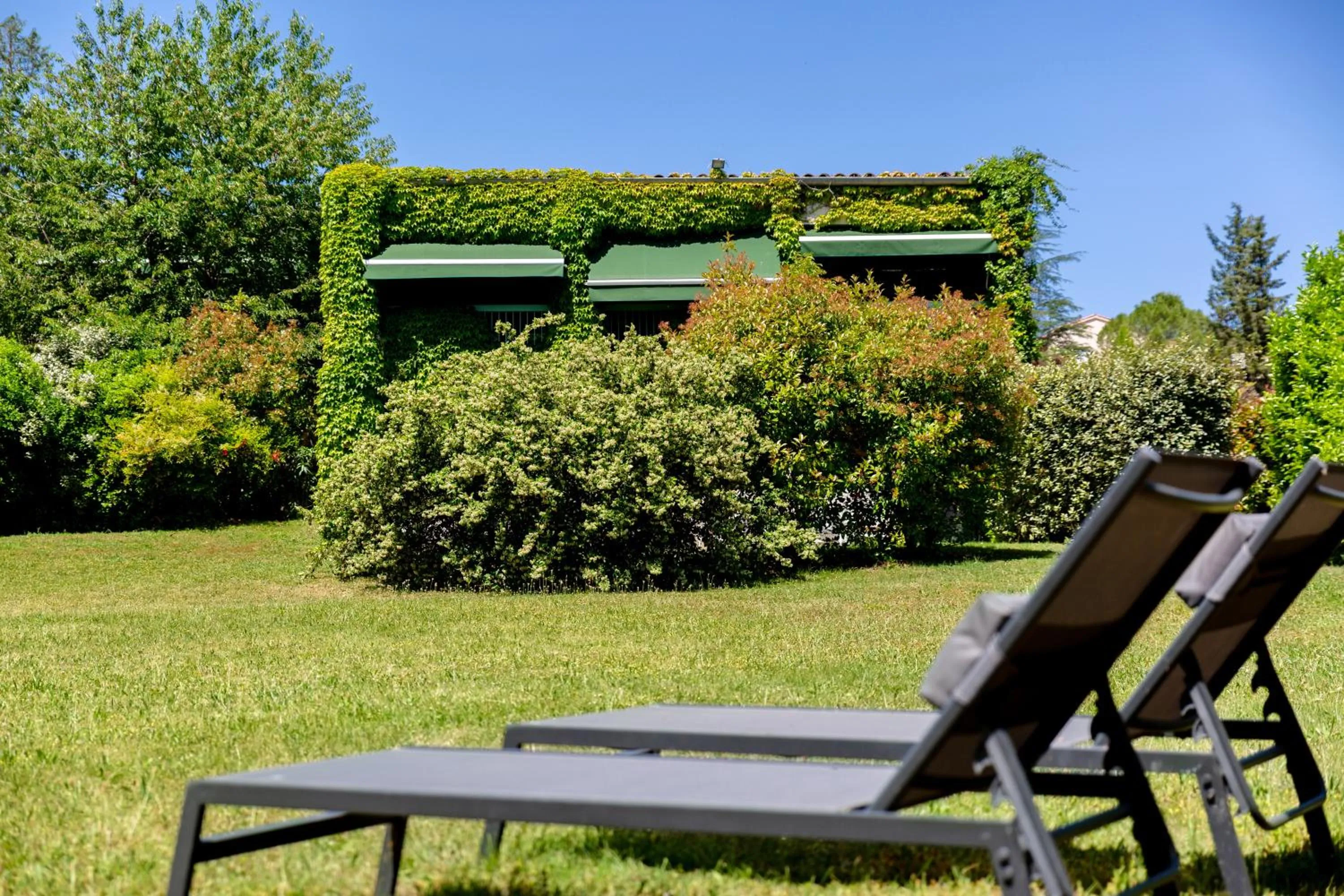 Property building in Hôtel & Résidence Lou Paradou Gréoux Les Bains