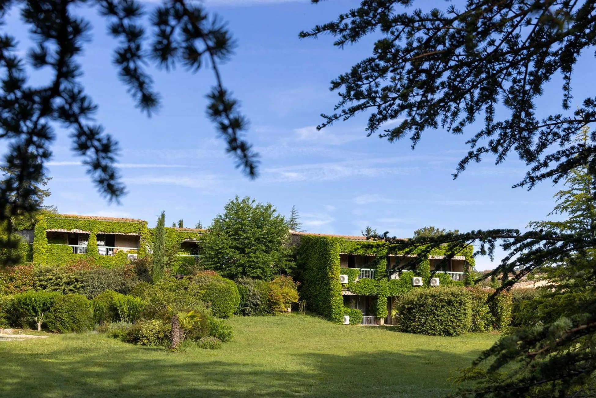 Property building in Hôtel & Résidence Lou Paradou Gréoux Les Bains