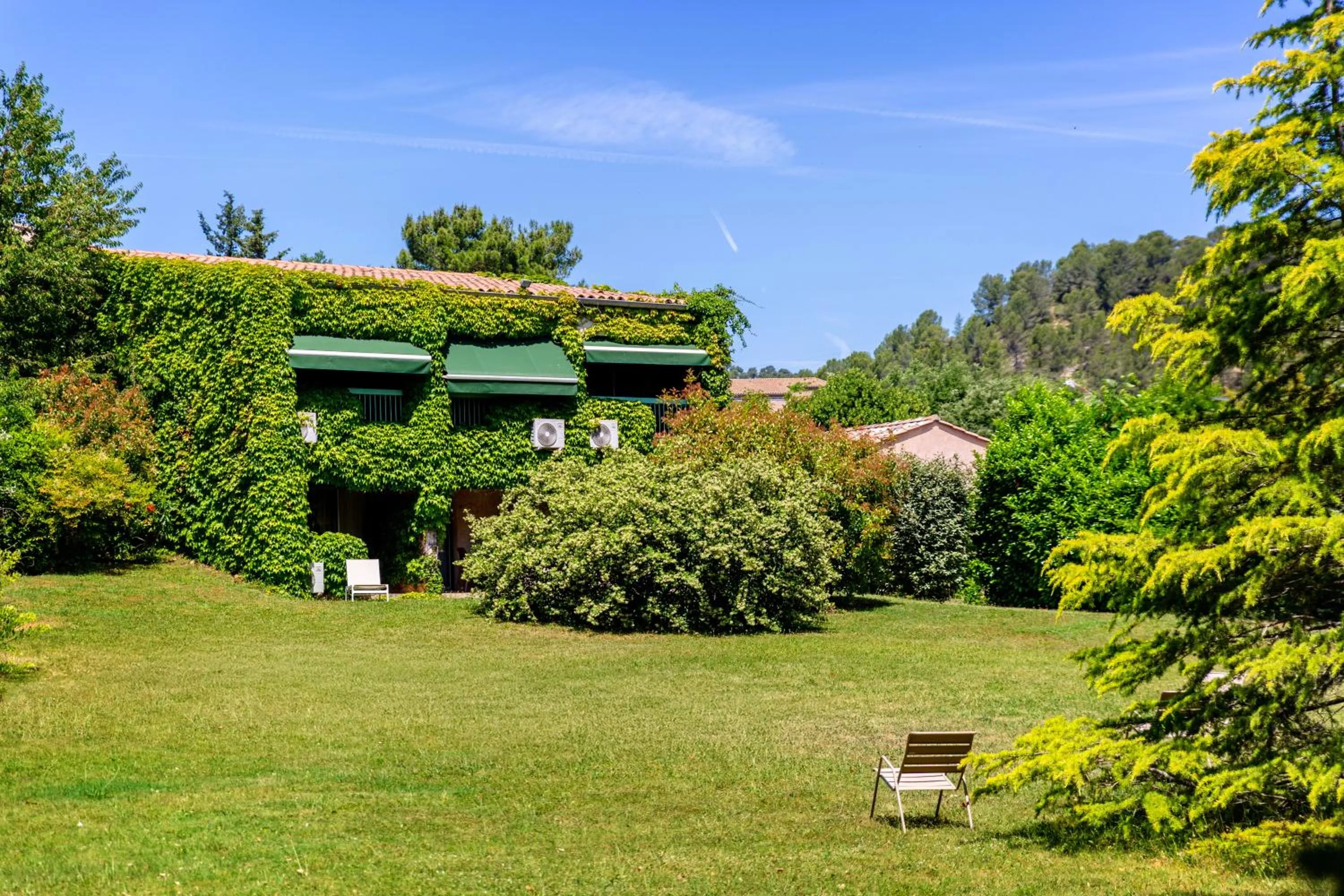 Property building in Hôtel & Résidence Lou Paradou Gréoux Les Bains