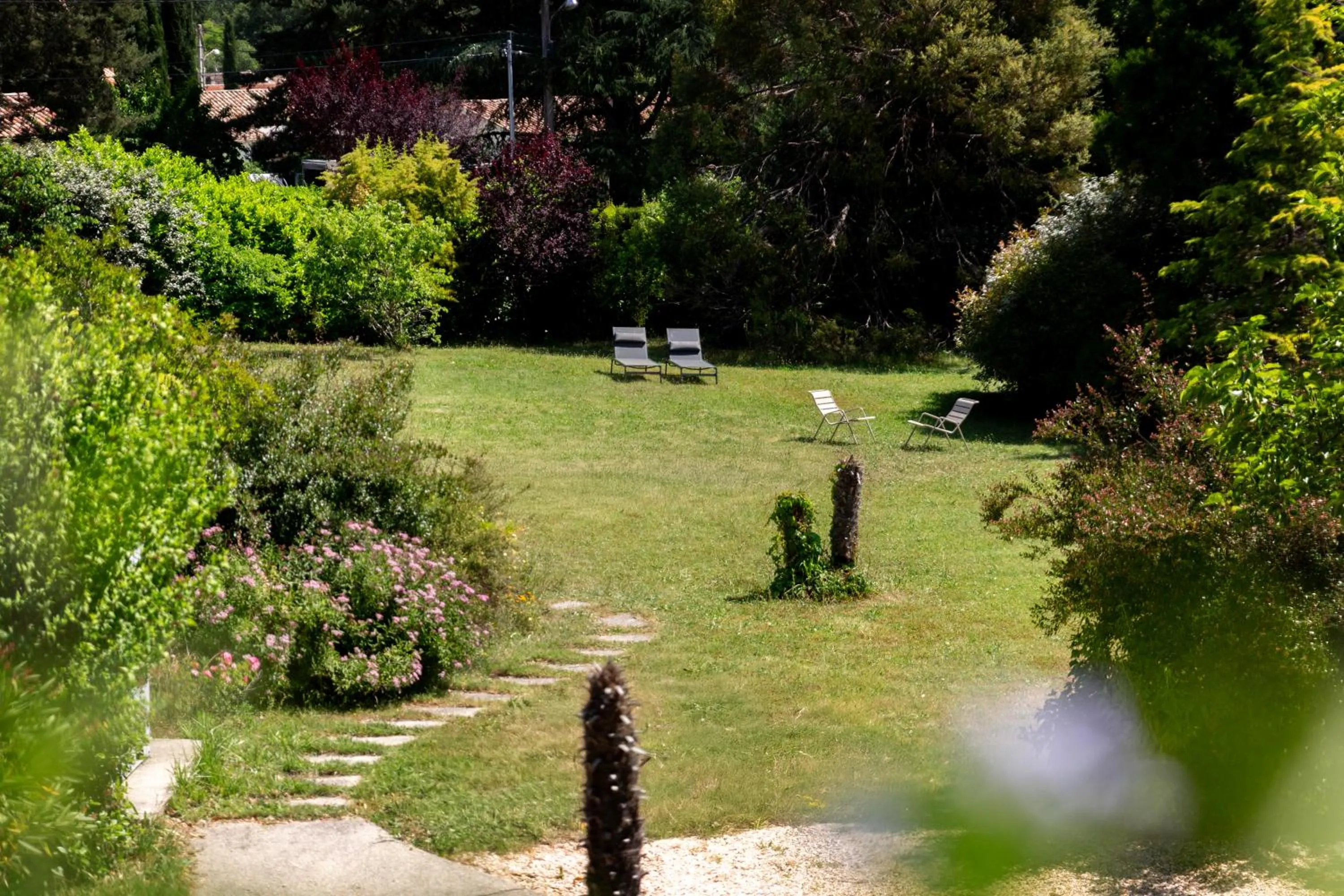 Garden in Hôtel & Résidence Lou Paradou Gréoux Les Bains
