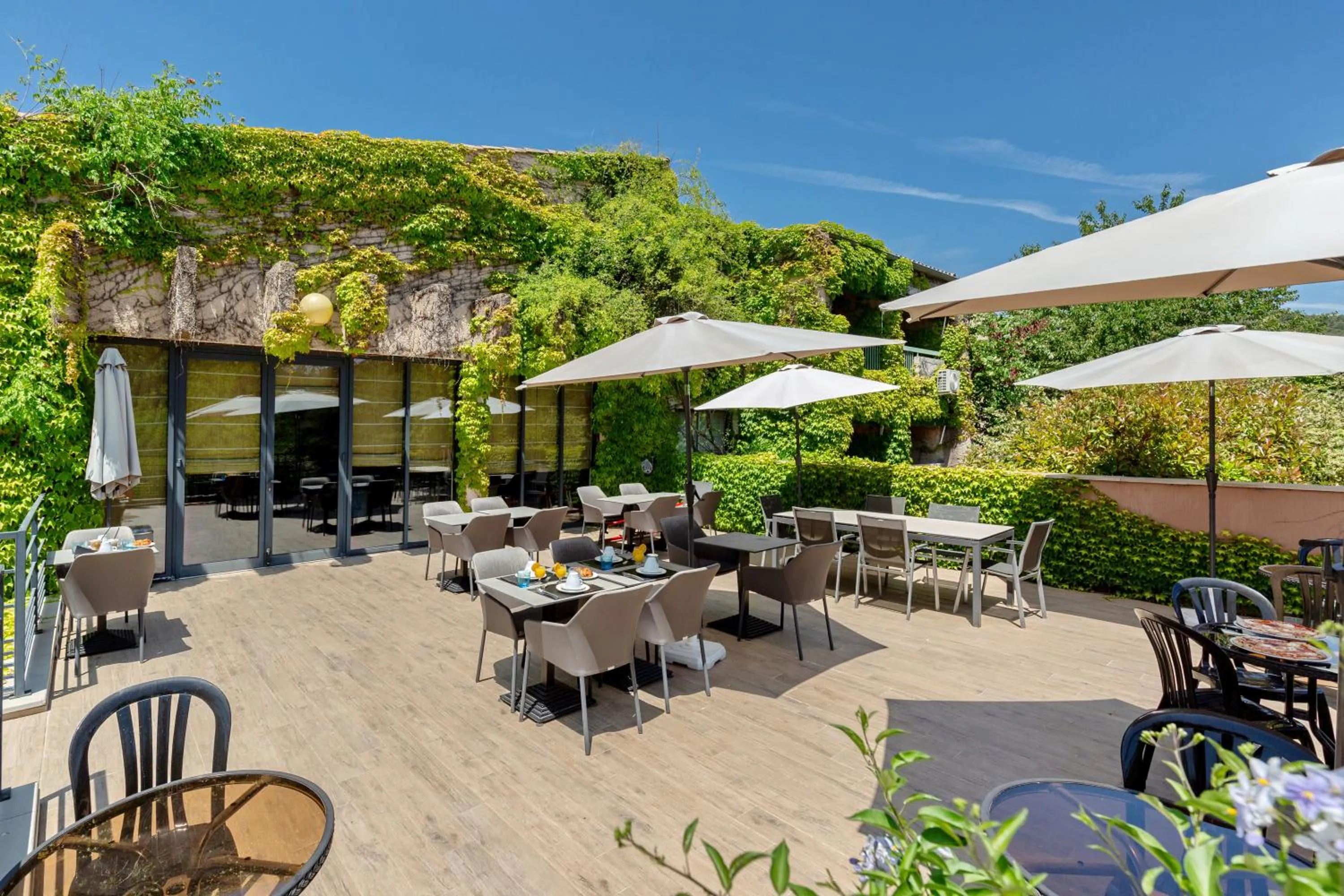 Restaurant/places to eat in Hôtel & Résidence Lou Paradou Gréoux Les Bains