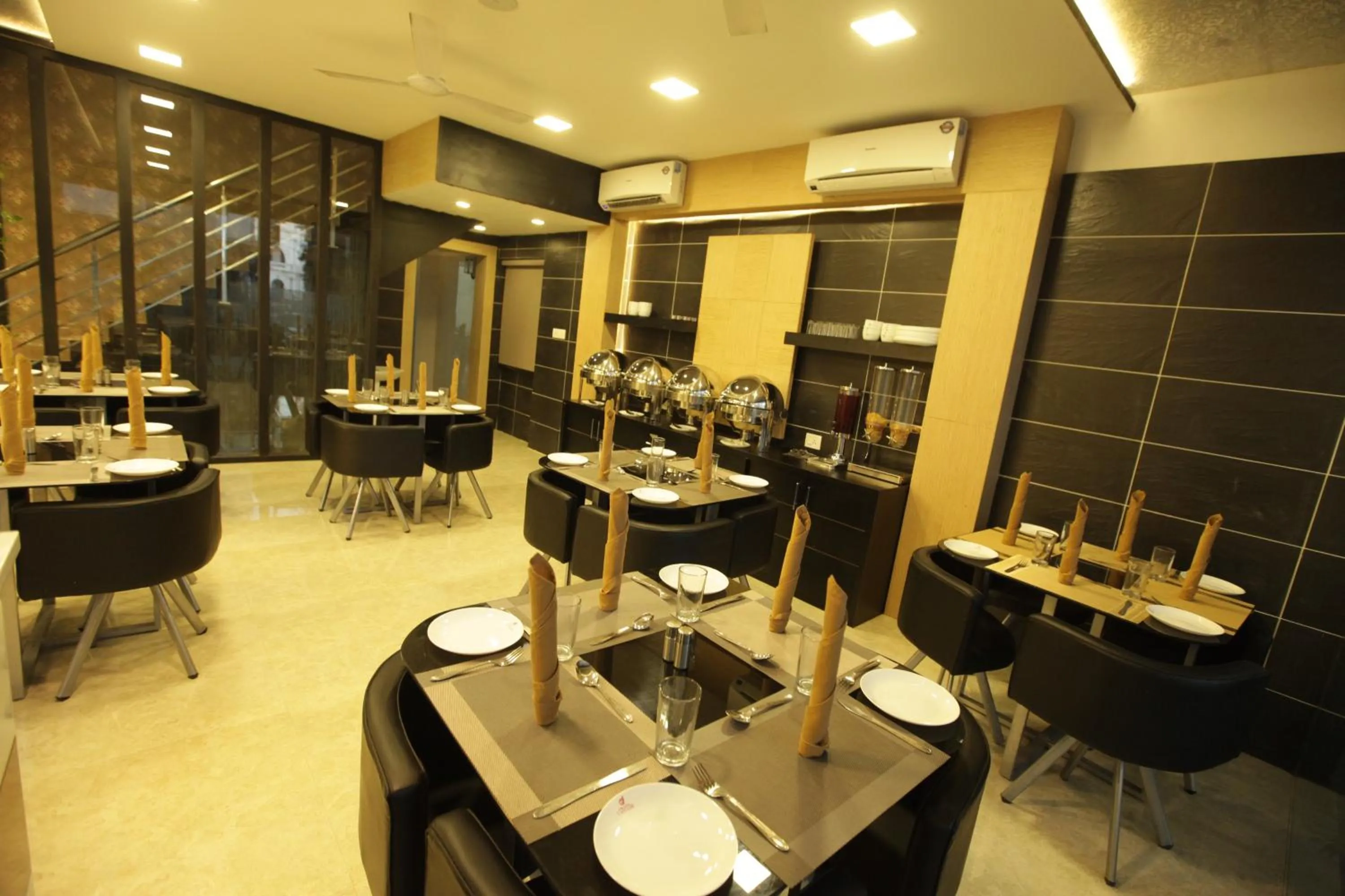 Restaurant/places to eat in Grand Cascade Chennai