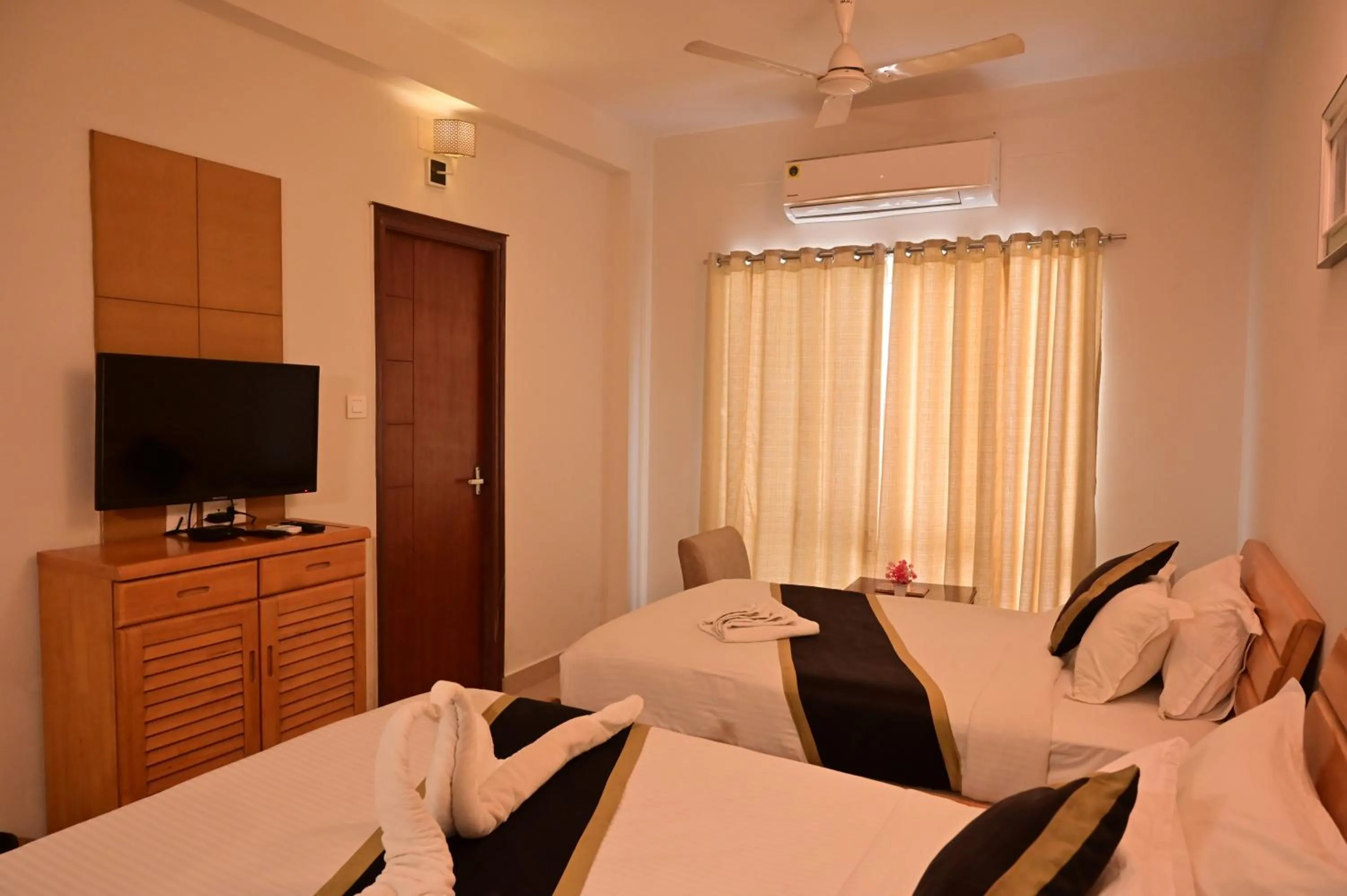 Bed in Grand Cascade Chennai