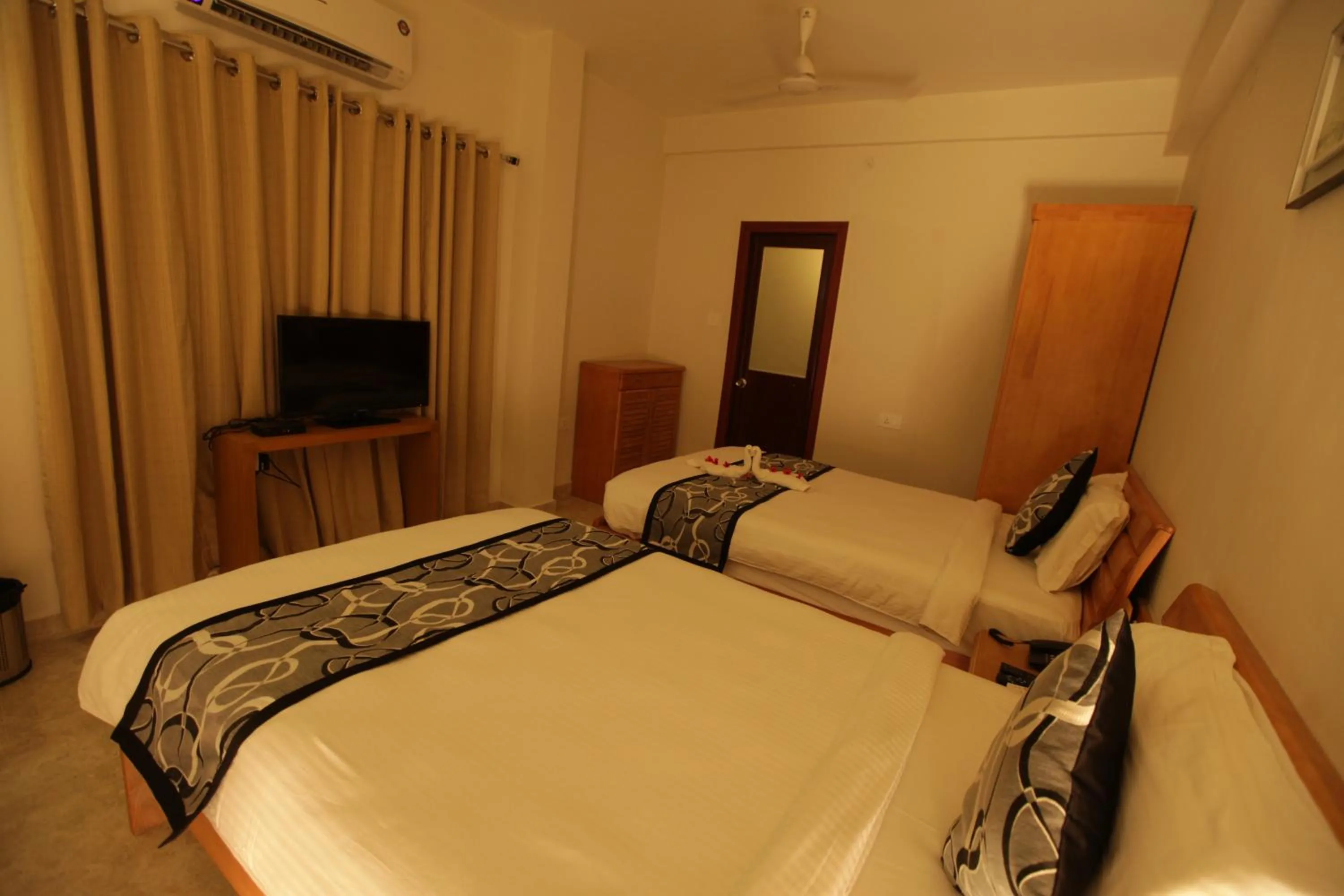 Photo of the whole room, Bed in Grand Cascade Chennai