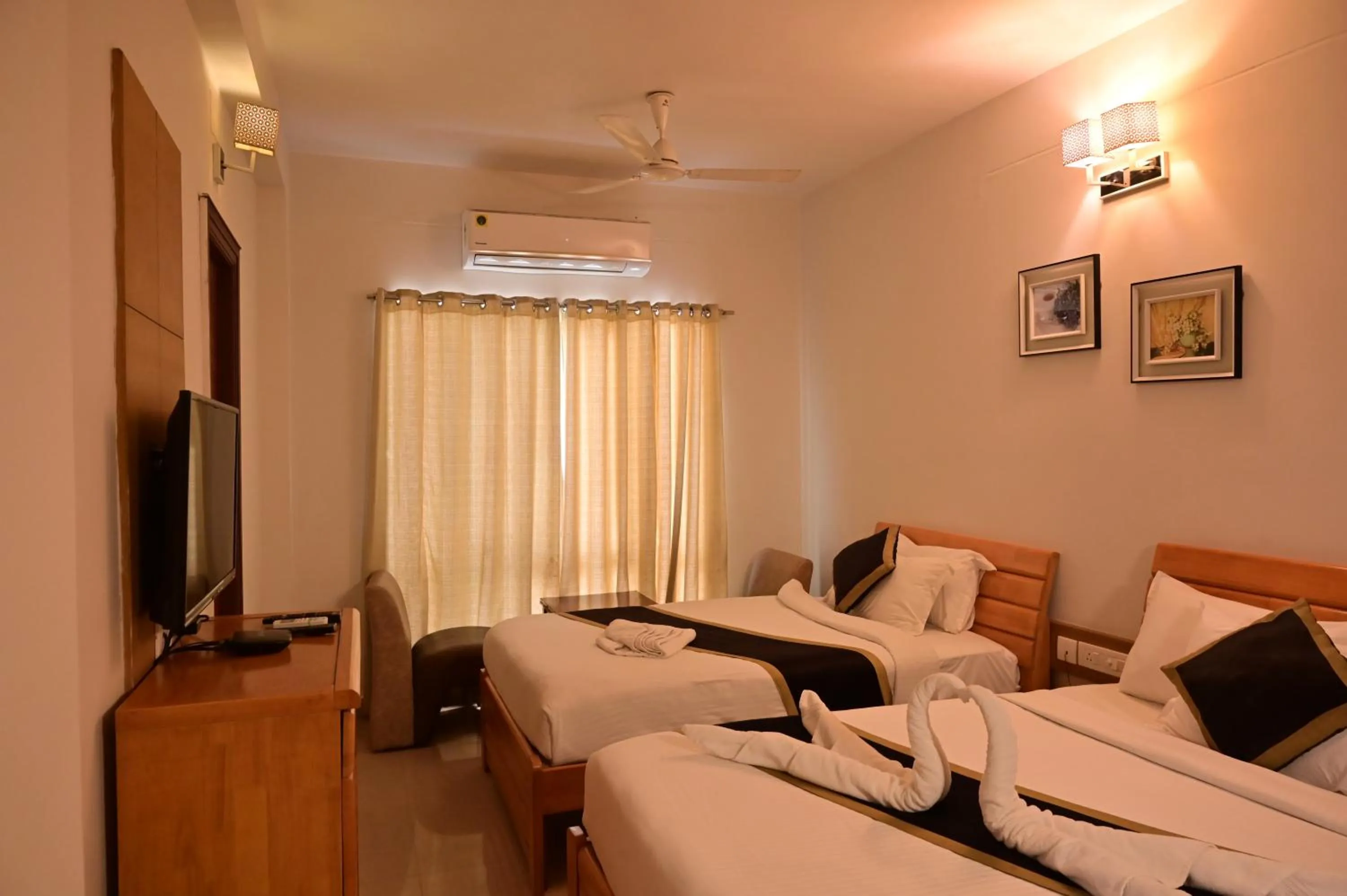 Photo of the whole room, Bed in Grand Cascade Chennai
