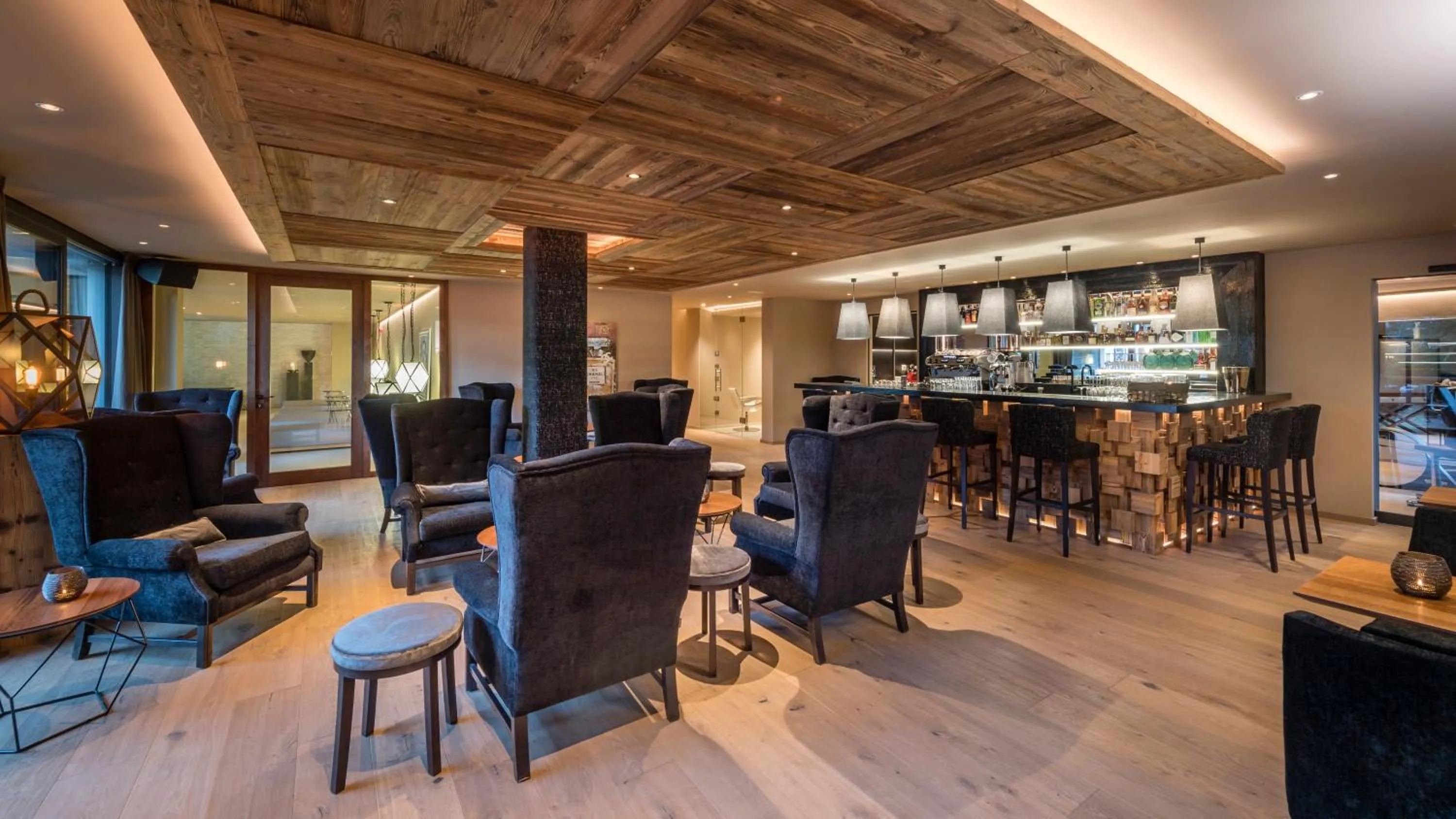 Lounge or bar in Hotel Montchalet