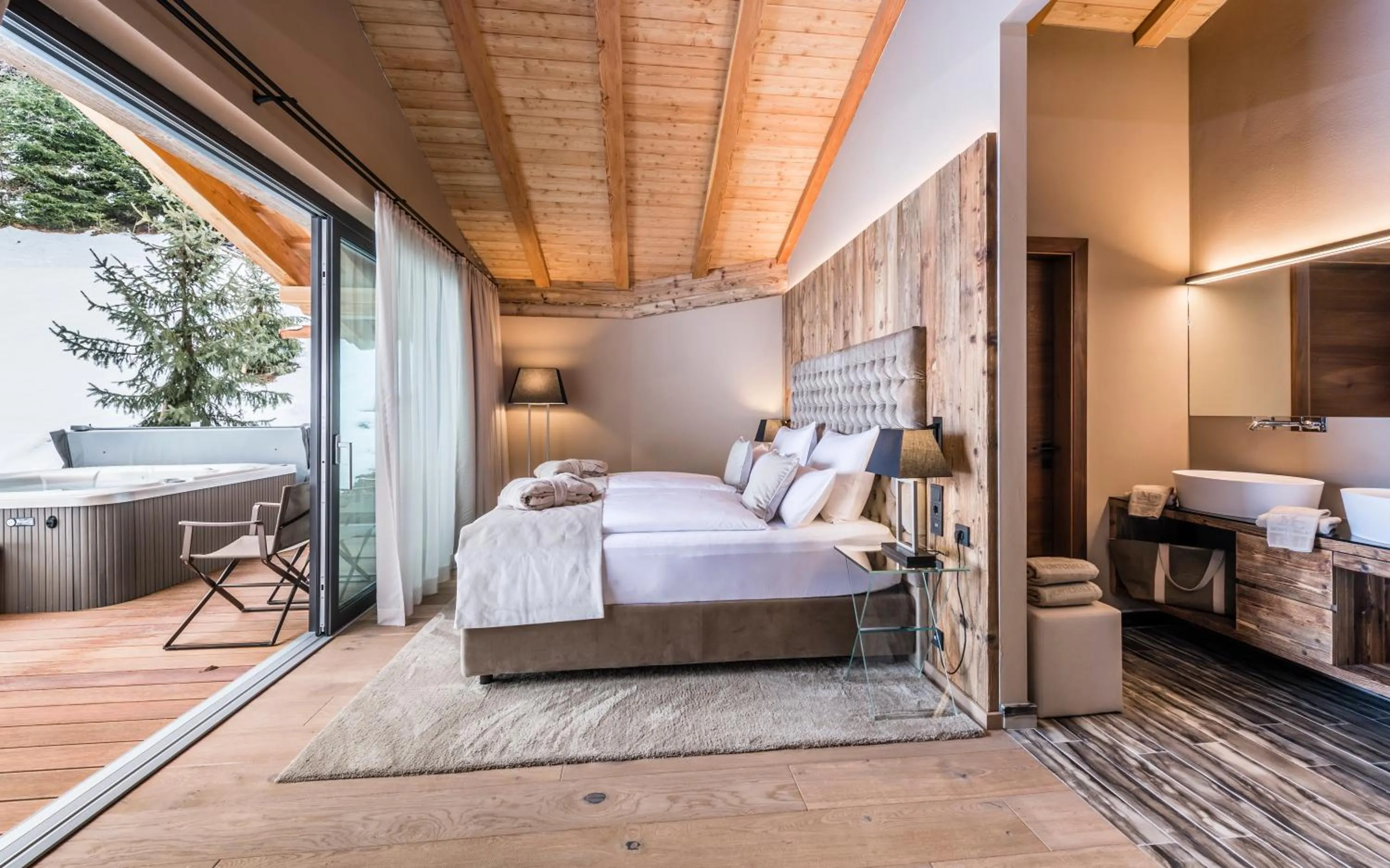 Bedroom, Bed in Hotel Montchalet