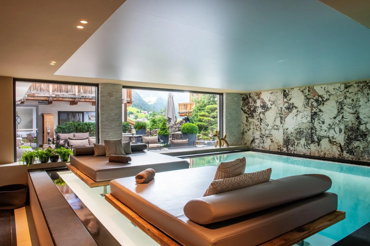 Swimming pool in Hotel Montchalet