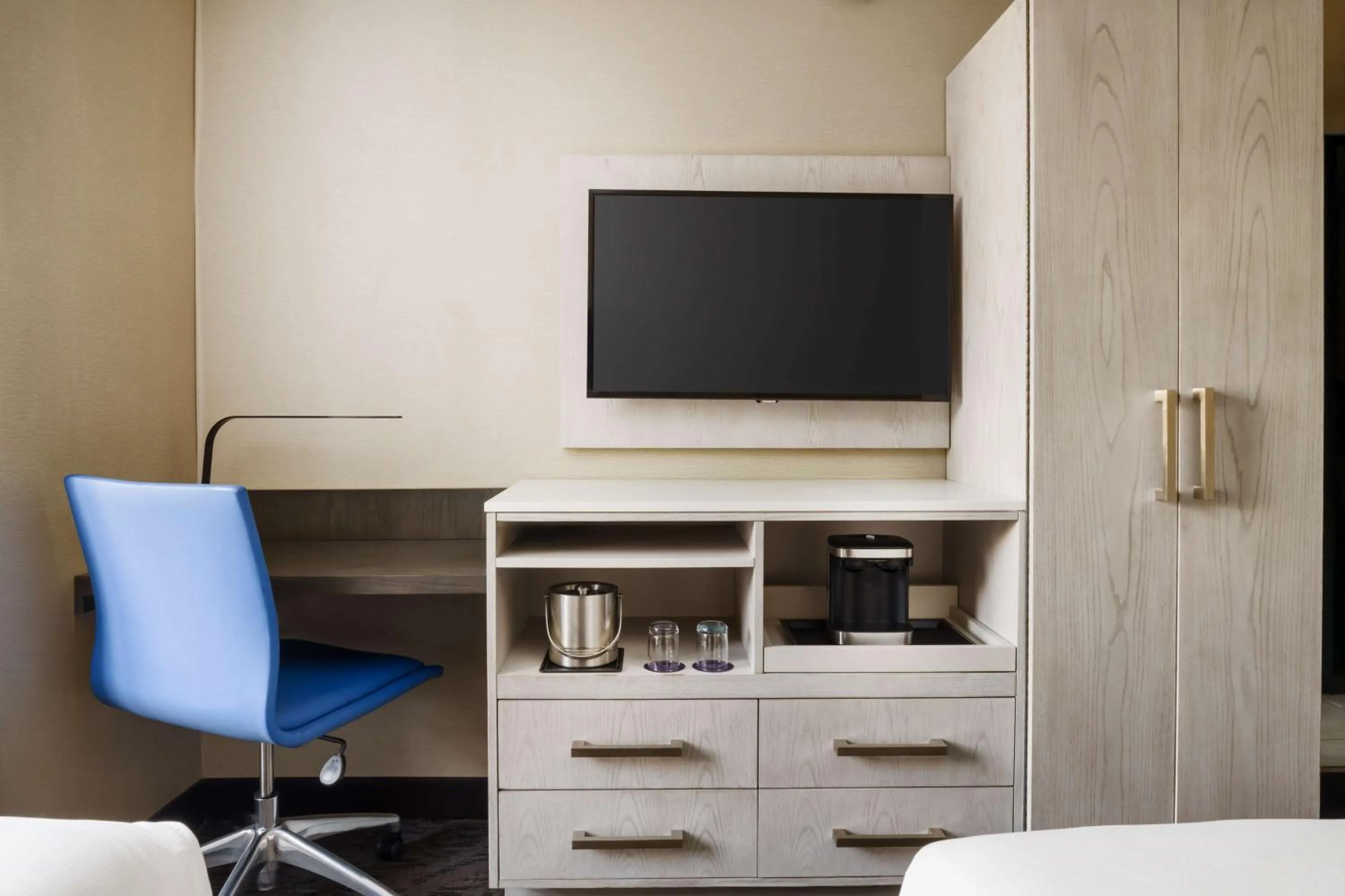 Bedroom in Doubletree By Hilton New York Times Square West