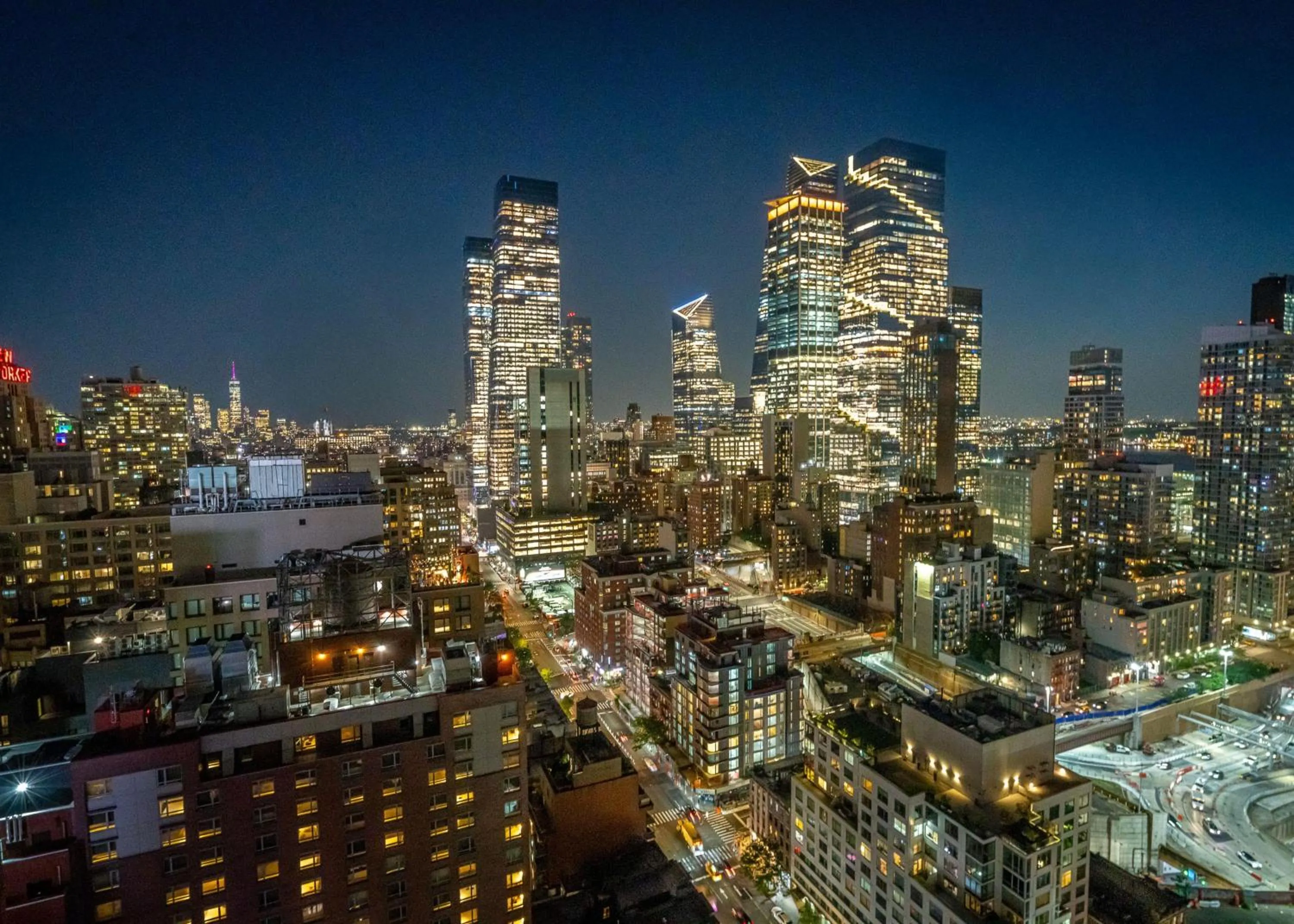 Lounge or bar in Doubletree By Hilton New York Times Square West