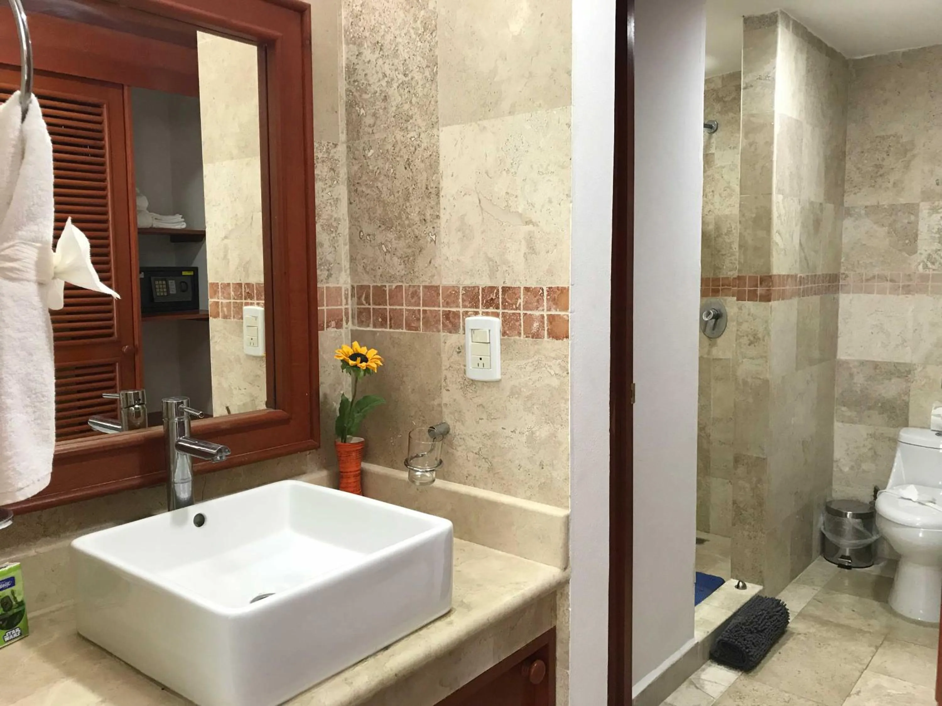 Bathroom in Lilas del Mar Apartments
